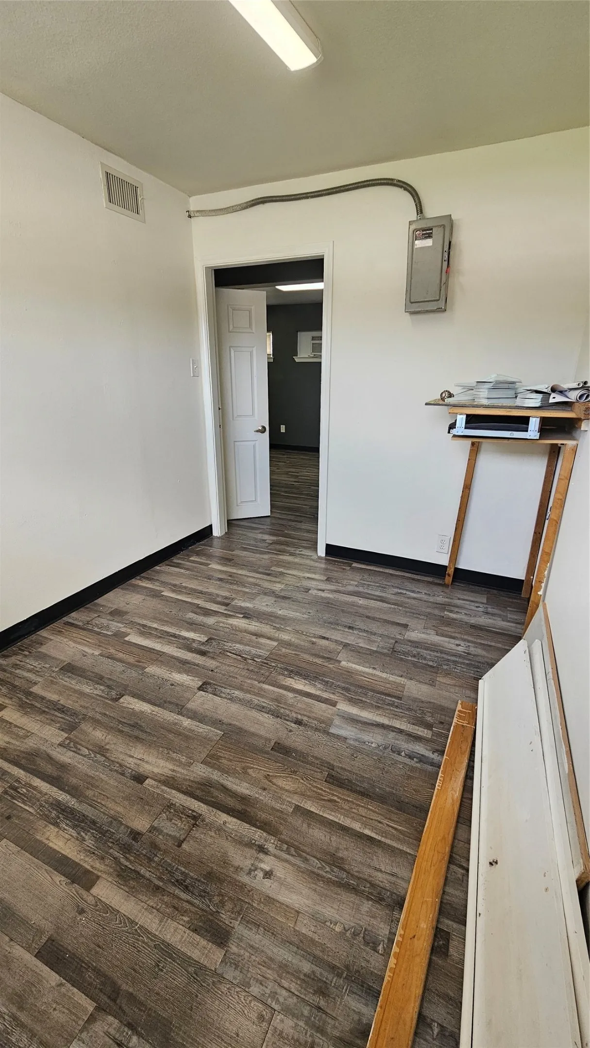 Office For Rent in Dallas County , 220 W 10th Street, Dallas, Texas 75208, 0, 0, Garage spaces, 0 Sqft, built in 1959, mls#21274997, Real Estate Agent in Dallas, Homes For Rent in Dallas county, Homes For Rent in Dallas, Realtor in Dallas Texas, Real Estate Brokerage Independent Realty Texas, Luminita Cordes Realtor