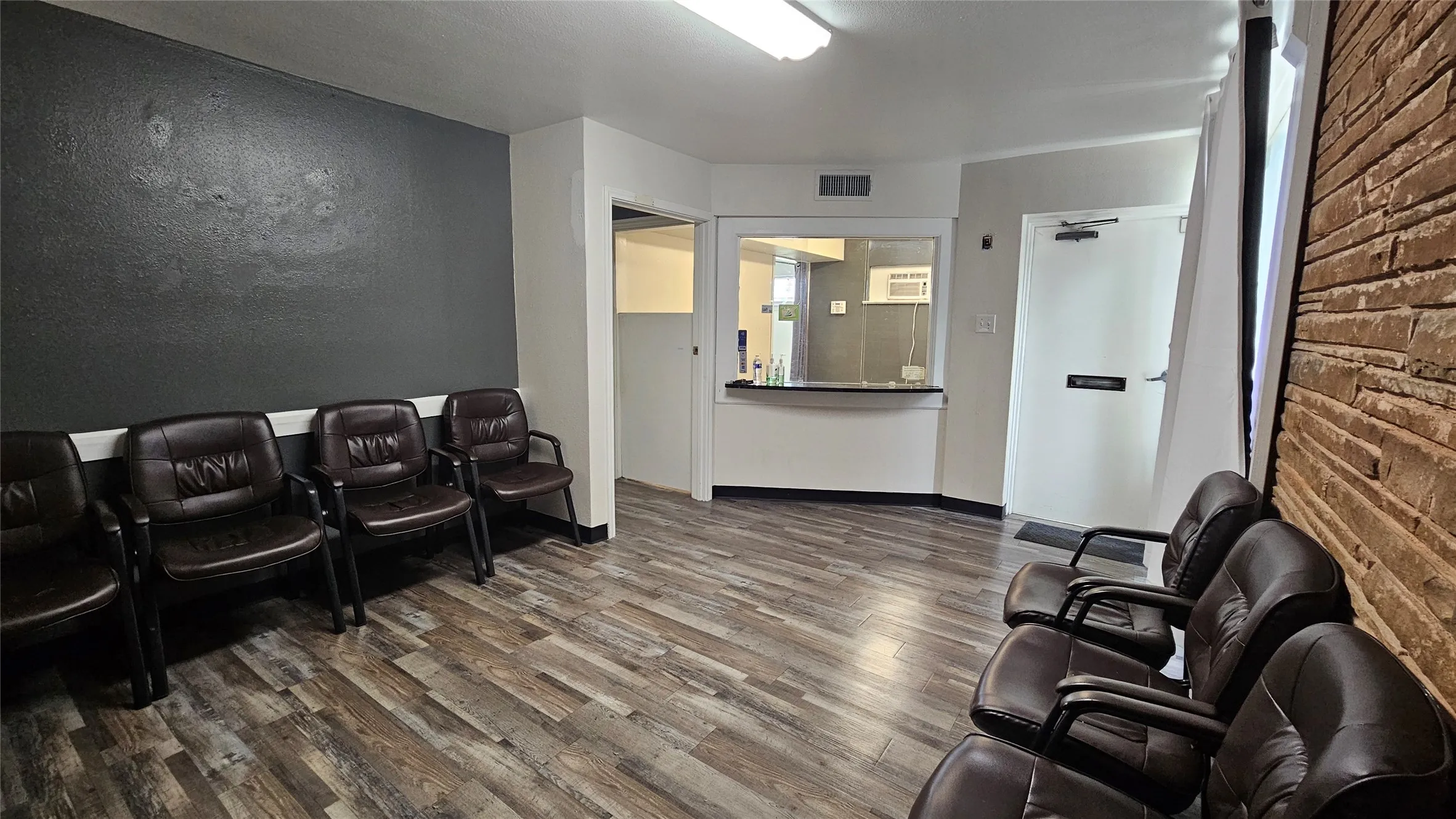 Office For Rent in Dallas County , 220 W 10th Street, Dallas, Texas 75208, 0, 0, Garage spaces, 0 Sqft, built in 1959, mls#21274997, Real Estate Agent in Dallas, Homes For Rent in Dallas county, Homes For Rent in Dallas, Realtor in Dallas Texas, Real Estate Brokerage Independent Realty Texas, Luminita Cordes Realtor