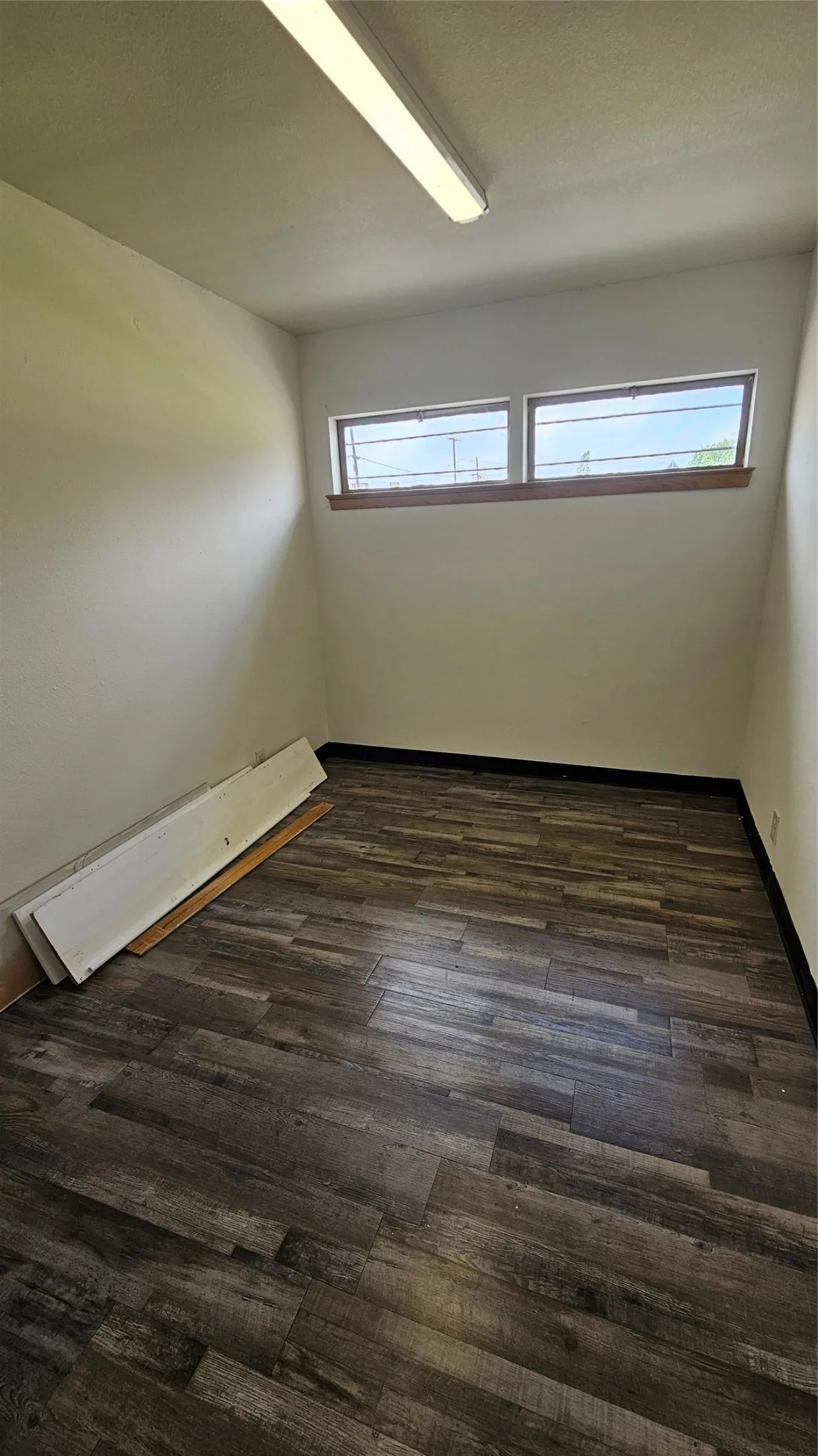 Office For Rent in Dallas County , 220 W 10th Street, Dallas, Texas 75208, 0, 0, Garage spaces, 0 Sqft, built in 1959, mls#21274997, Real Estate Agent in Dallas, Homes For Rent in Dallas county, Homes For Rent in Dallas, Realtor in Dallas Texas, Real Estate Brokerage Independent Realty Texas, Luminita Cordes Realtor