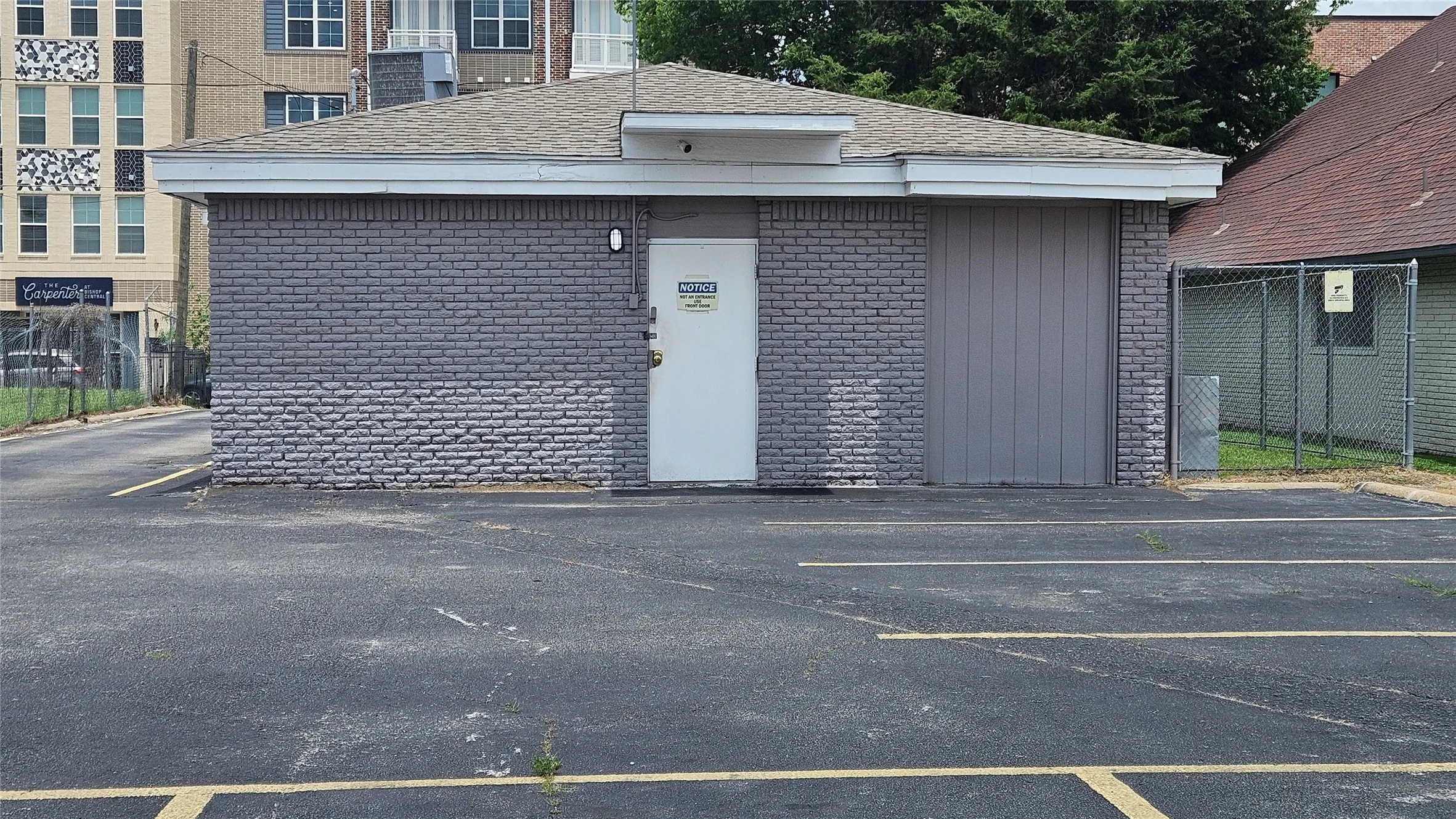 Office For Rent in Dallas County , 220 W 10th Street, Dallas, Texas 75208, 0, 0, Garage spaces, 0 Sqft, built in 1959, mls#21274997, Real Estate Agent in Dallas, Homes For Rent in Dallas county, Homes For Rent in Dallas, Realtor in Dallas Texas, Real Estate Brokerage Independent Realty Texas, Luminita Cordes Realtor