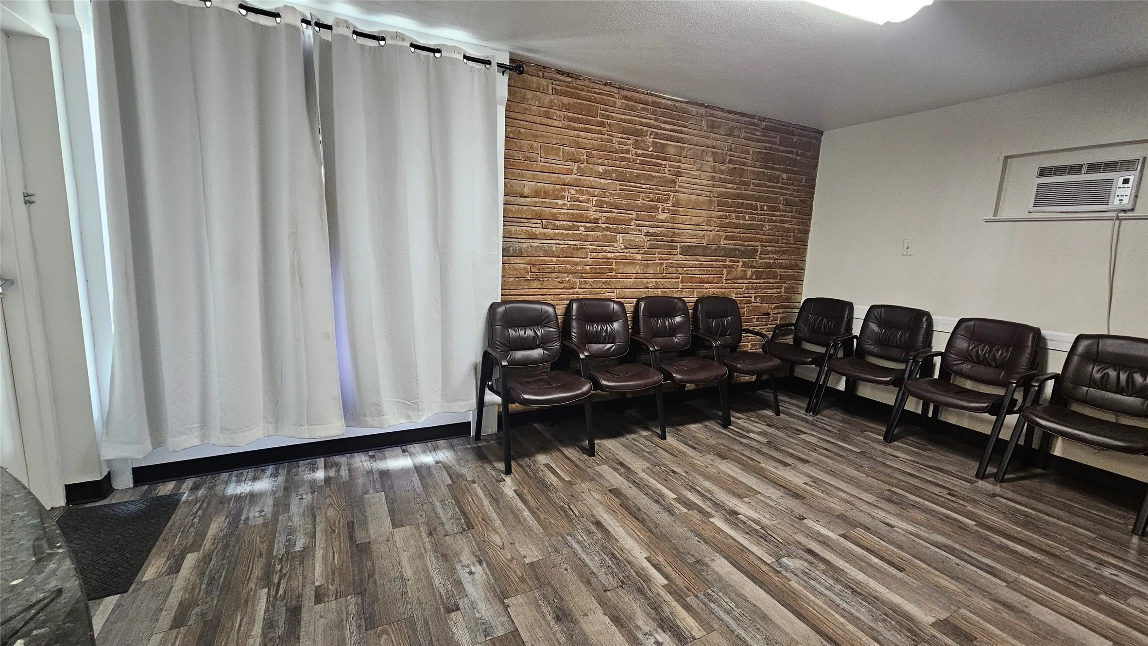 Office For Rent in Dallas County , 220 W 10th Street, Dallas, Texas 75208, 0, 0, Garage spaces, 0 Sqft, built in 1959, mls#21274997, Real Estate Agent in Dallas, Homes For Rent in Dallas county, Homes For Rent in Dallas, Realtor in Dallas Texas, Real Estate Brokerage Independent Realty Texas, Luminita Cordes Realtor
