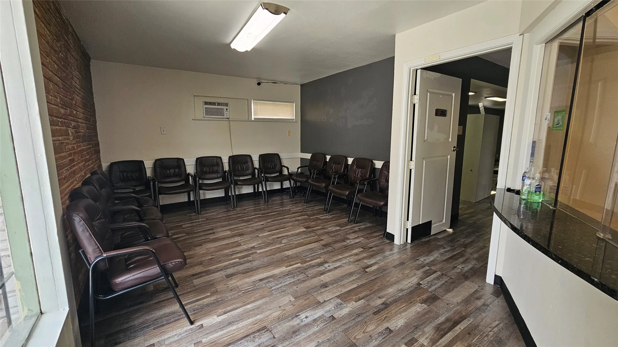 Office For Rent in Dallas County , 220 W 10th Street, Dallas, Texas 75208, 0, 0, Garage spaces, 0 Sqft, built in 1959, mls#21274997, Real Estate Agent in Dallas, Homes For Rent in Dallas county, Homes For Rent in Dallas, Realtor in Dallas Texas, Real Estate Brokerage Independent Realty Texas, Luminita Cordes Realtor
