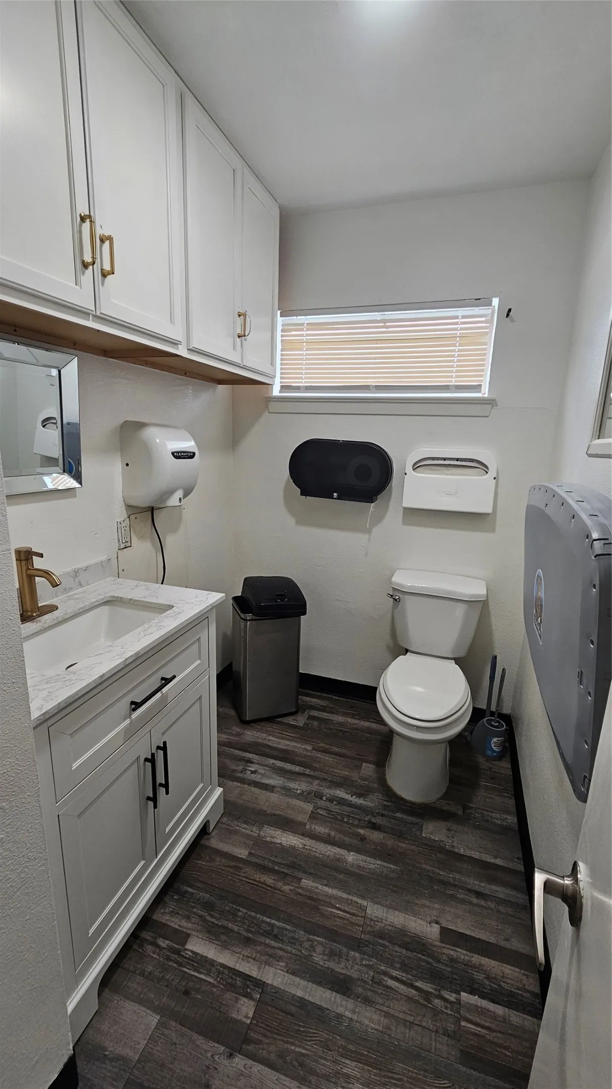 Office For Rent in Dallas County , 220 W 10th Street, Dallas, Texas 75208, 0, 0, Garage spaces, 0 Sqft, built in 1959, mls#21274997, Real Estate Agent in Dallas, Homes For Rent in Dallas county, Homes For Rent in Dallas, Realtor in Dallas Texas, Real Estate Brokerage Independent Realty Texas, Luminita Cordes Realtor