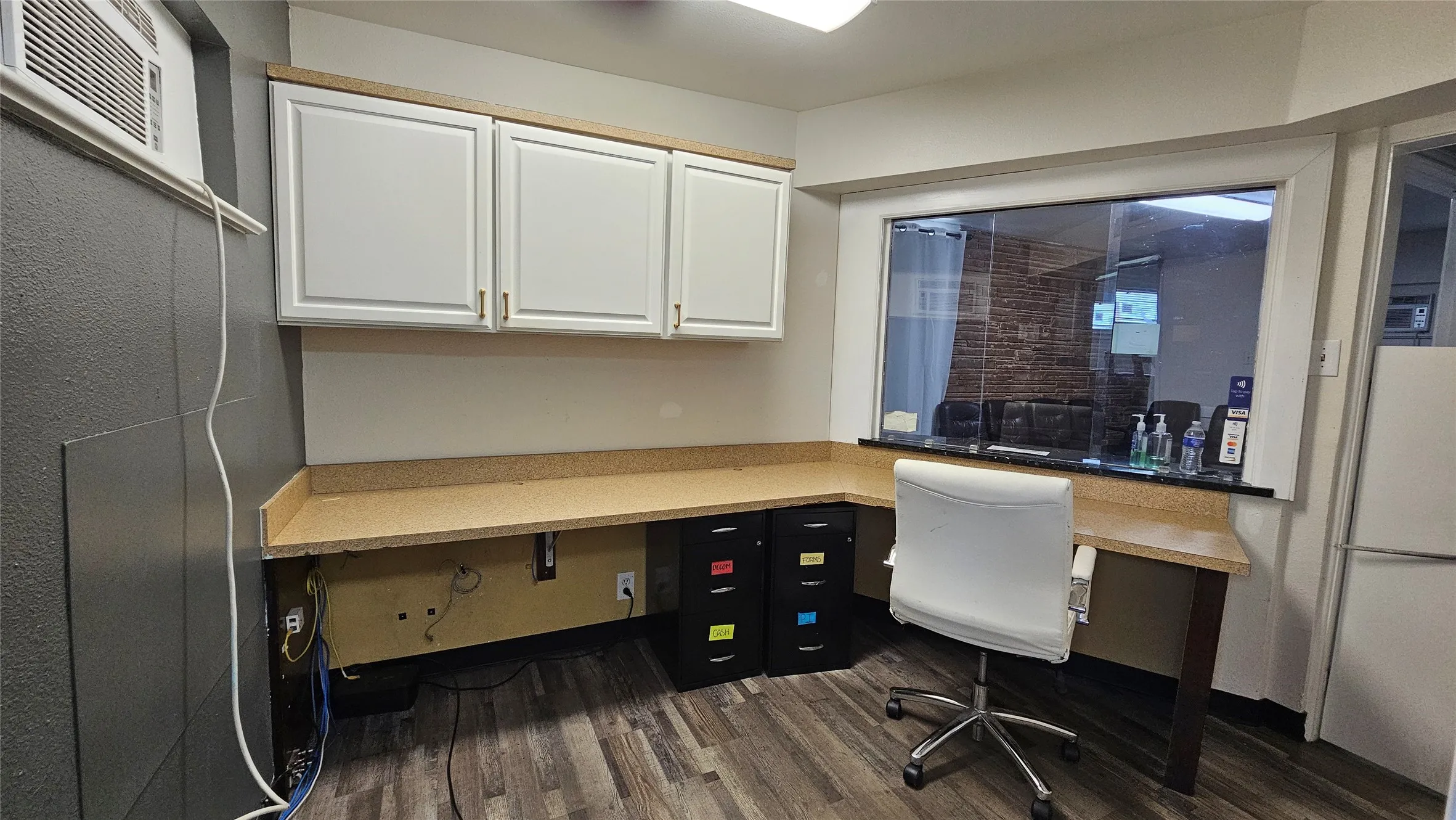 Office For Rent in Dallas County , 220 W 10th Street, Dallas, Texas 75208, 0, 0, Garage spaces, 0 Sqft, built in 1959, mls#21274997, Real Estate Agent in Dallas, Homes For Rent in Dallas county, Homes For Rent in Dallas, Realtor in Dallas Texas, Real Estate Brokerage Independent Realty Texas, Luminita Cordes Realtor