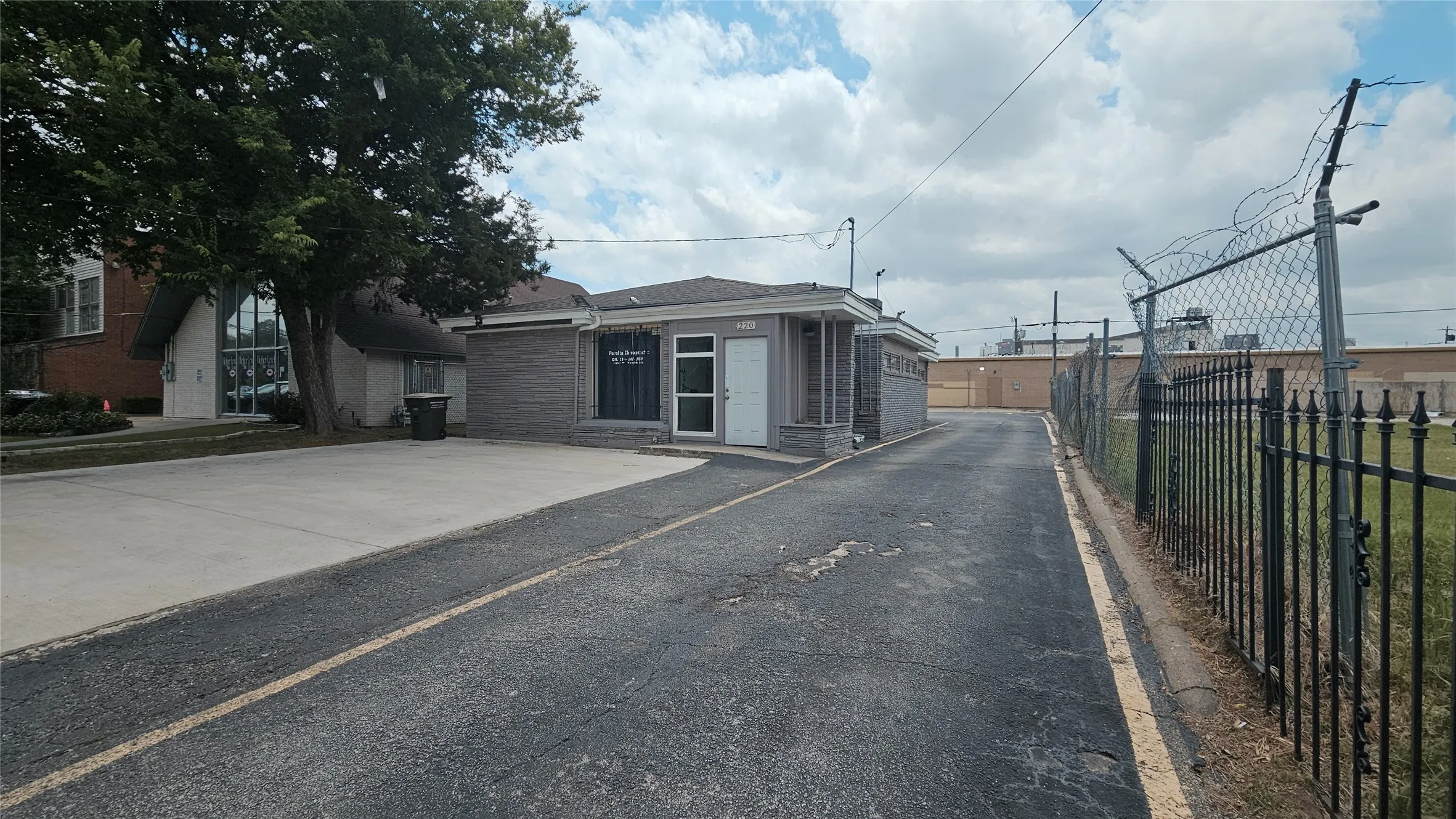 Office For Rent in Dallas County , 220 W 10th Street, Dallas, Texas 75208, 0, 0, Garage spaces, 0 Sqft, built in 1959, mls#21274997, Real Estate Agent in Dallas, Homes For Rent in Dallas county, Homes For Rent in Dallas, Realtor in Dallas Texas, Real Estate Brokerage Independent Realty Texas, Luminita Cordes Realtor