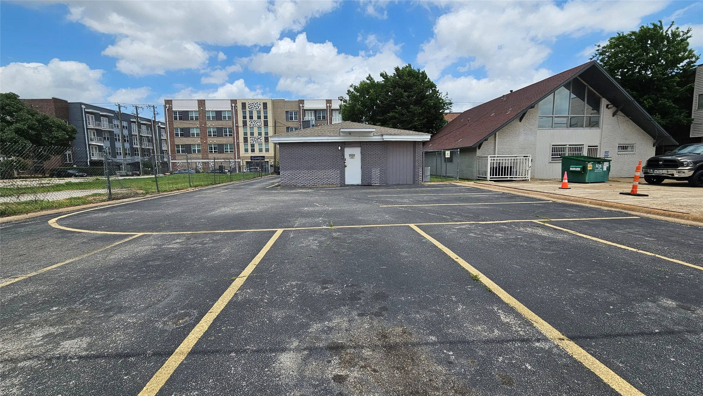 Office For Rent in Dallas County , 220 W 10th Street, Dallas, Texas 75208, 0, 0, Garage spaces, 0 Sqft, built in 1959, mls#21274997, Real Estate Agent in Dallas, Homes For Rent in Dallas county, Homes For Rent in Dallas, Realtor in Dallas Texas, Real Estate Brokerage Independent Realty Texas, Luminita Cordes Realtor