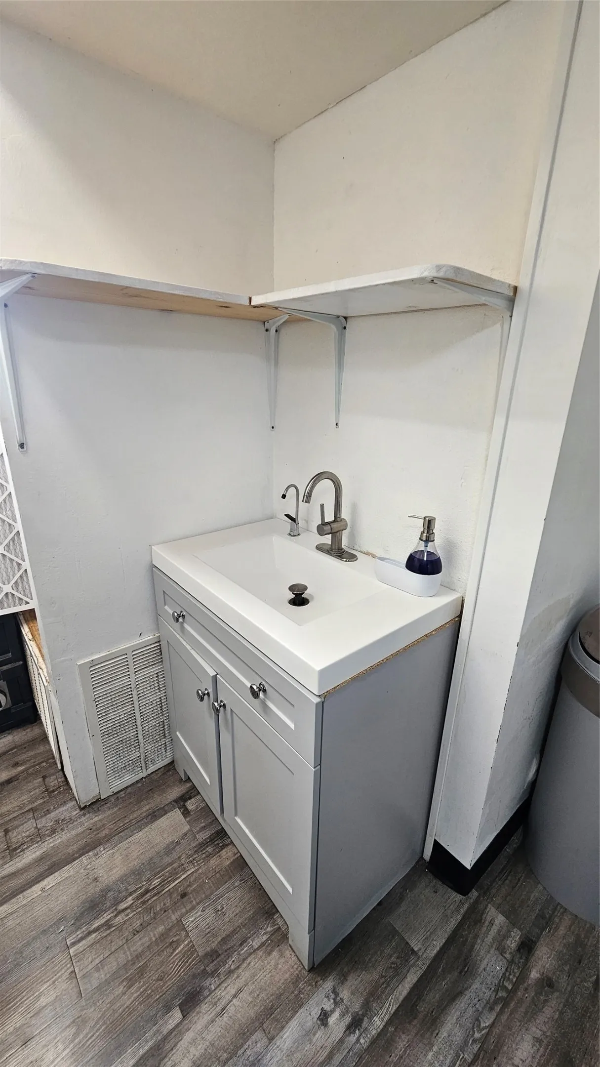 Office For Rent in Dallas County , 220 W 10th Street, Dallas, Texas 75208, 0, 0, Garage spaces, 0 Sqft, built in 1959, mls#21274997, Real Estate Agent in Dallas, Homes For Rent in Dallas county, Homes For Rent in Dallas, Realtor in Dallas Texas, Real Estate Brokerage Independent Realty Texas, Luminita Cordes Realtor