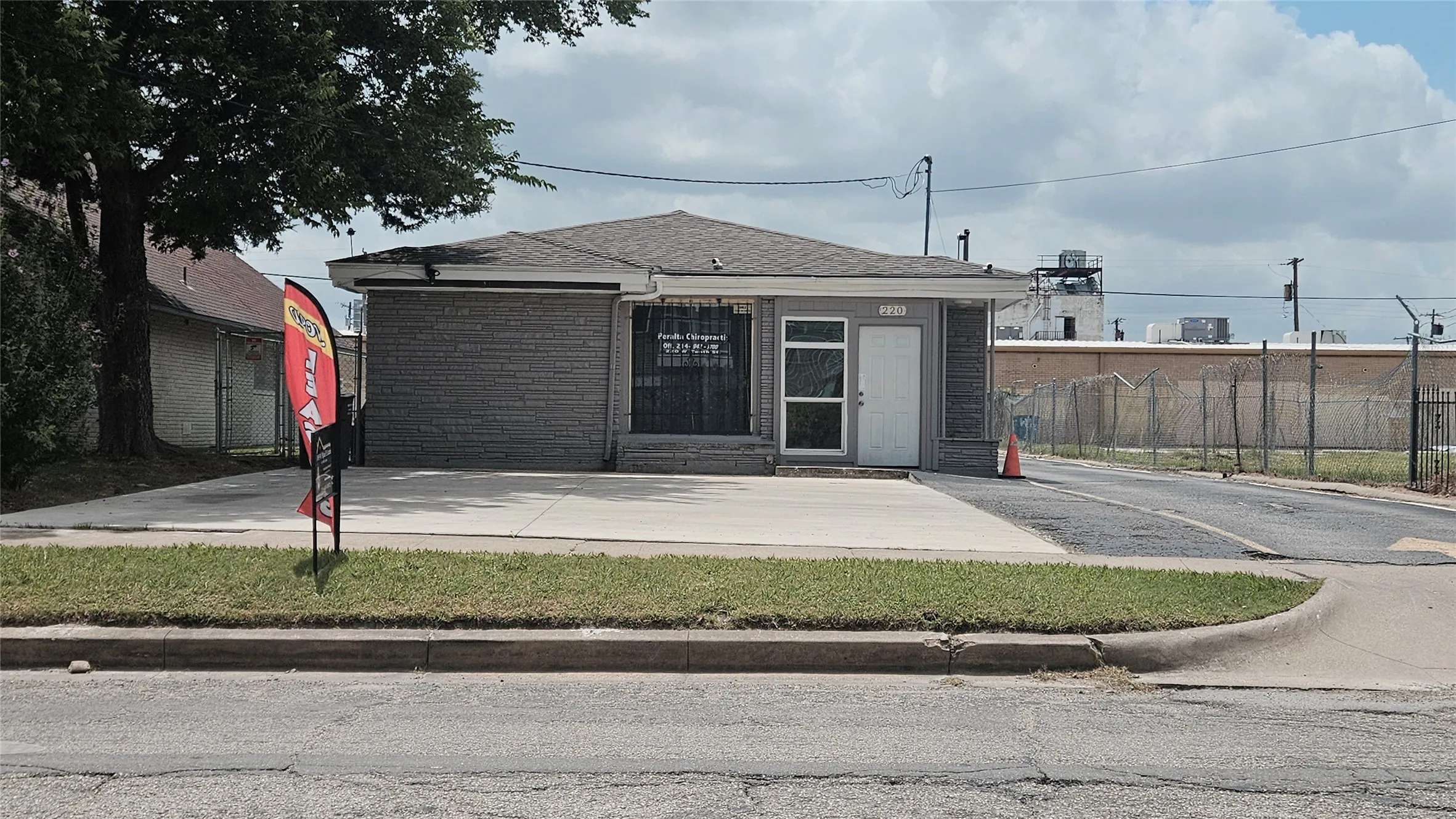 Office For Rent in Dallas County , 220 W 10th Street, Dallas, Texas 75208, 0, 0, Garage spaces, 0 Sqft, built in 1959, mls#21274997, Real Estate Agent in Dallas, Homes For Rent in Dallas county, Homes For Rent in Dallas, Realtor in Dallas Texas, Real Estate Brokerage Independent Realty Texas, Luminita Cordes Realtor