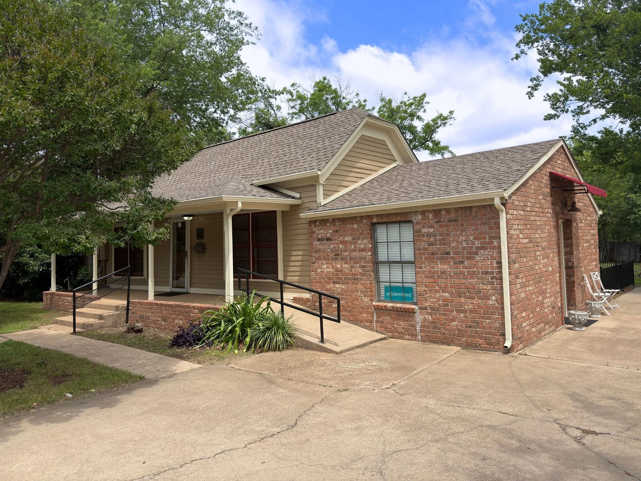 Office For Rent in Hood County , 902 W Pearl Street, Granbury, Texas 76048, 0, 0, Garage spaces, 0 Sqft, built in 1928, mls#21275225, Real Estate Agent in Granbury, Homes For Rent in Hood county, Homes For Rent in Granbury, Realtor in Granbury Texas, Real Estate Brokerage Independent Realty Texas, Luminita Cordes Realtor
