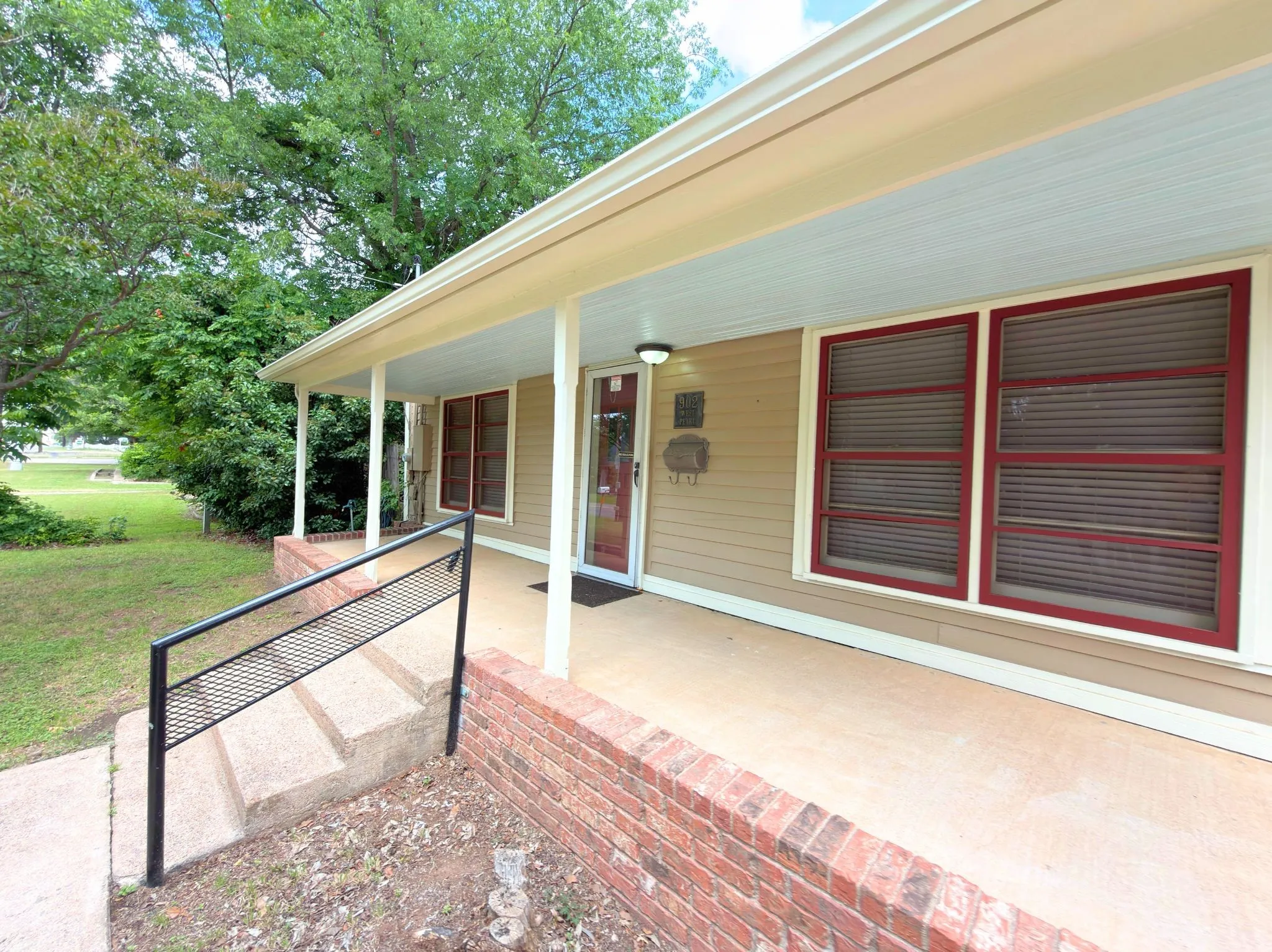 Office For Rent in Hood County , 902 W Pearl Street, Granbury, Texas 76048, 0, 0, Garage spaces, 0 Sqft, built in 1928, mls#21275225, Real Estate Agent in Granbury, Homes For Rent in Hood county, Homes For Rent in Granbury, Realtor in Granbury Texas, Real Estate Brokerage Independent Realty Texas, Luminita Cordes Realtor