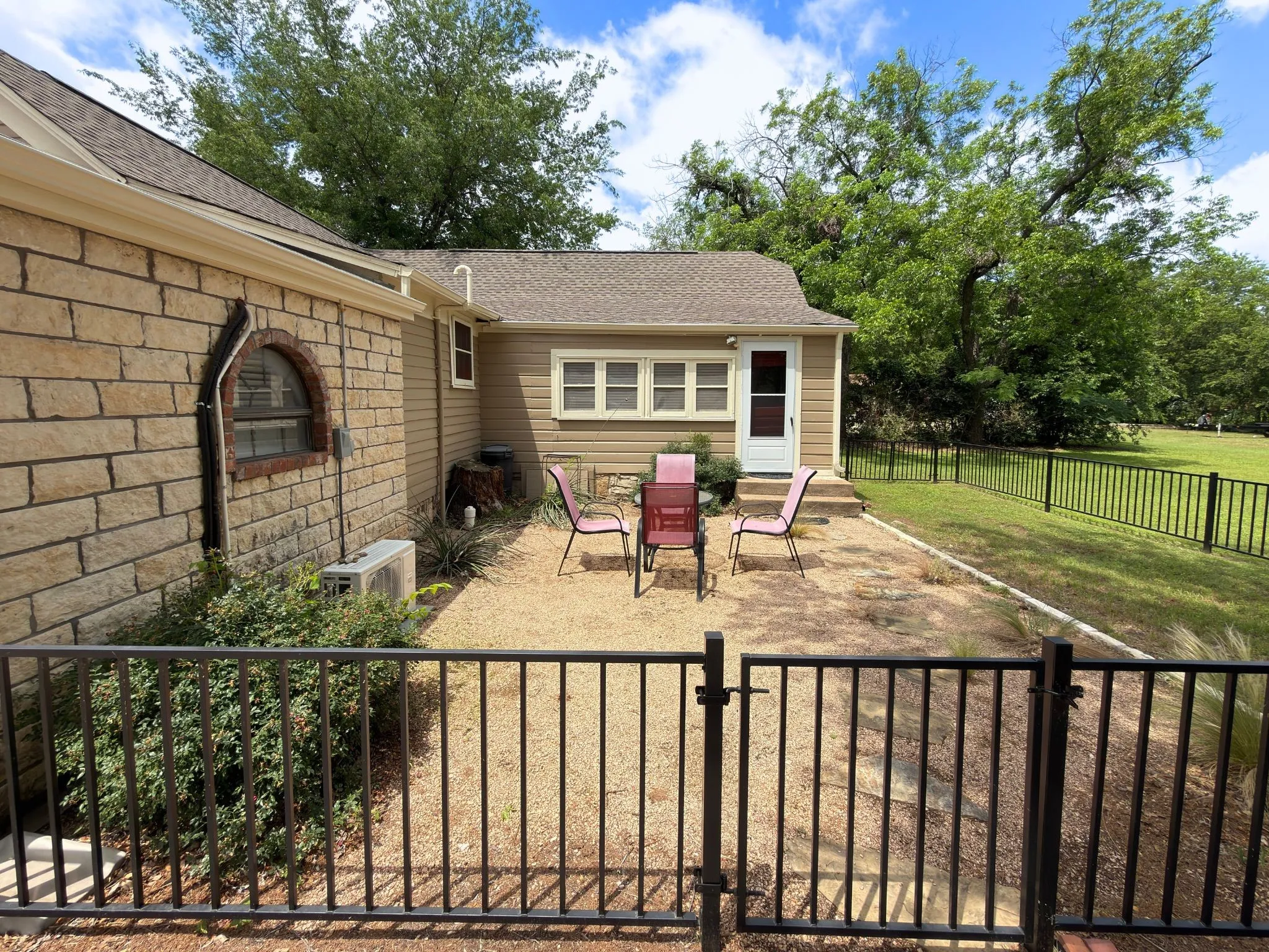 Office For Rent in Hood County , 902 W Pearl Street, Granbury, Texas 76048, 0, 0, Garage spaces, 0 Sqft, built in 1928, mls#21275225, Real Estate Agent in Granbury, Homes For Rent in Hood county, Homes For Rent in Granbury, Realtor in Granbury Texas, Real Estate Brokerage Independent Realty Texas, Luminita Cordes Realtor