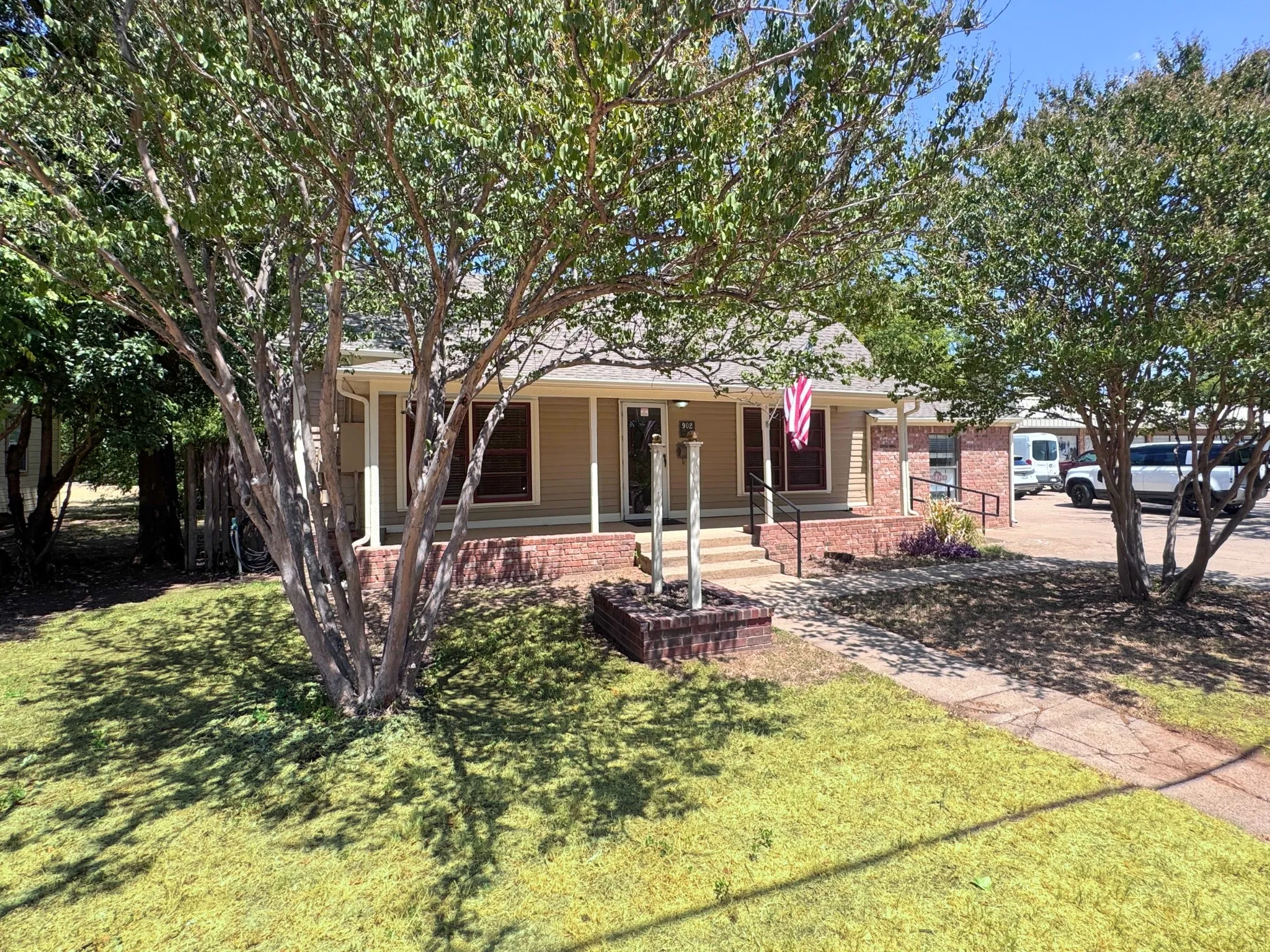 Office For Rent in Hood County , 902 W Pearl Street, Granbury, Texas 76048, 0, 0, Garage spaces, 0 Sqft, built in 1928, mls#21275225, Real Estate Agent in Granbury, Homes For Rent in Hood county, Homes For Rent in Granbury, Realtor in Granbury Texas, Real Estate Brokerage Independent Realty Texas, Luminita Cordes Realtor