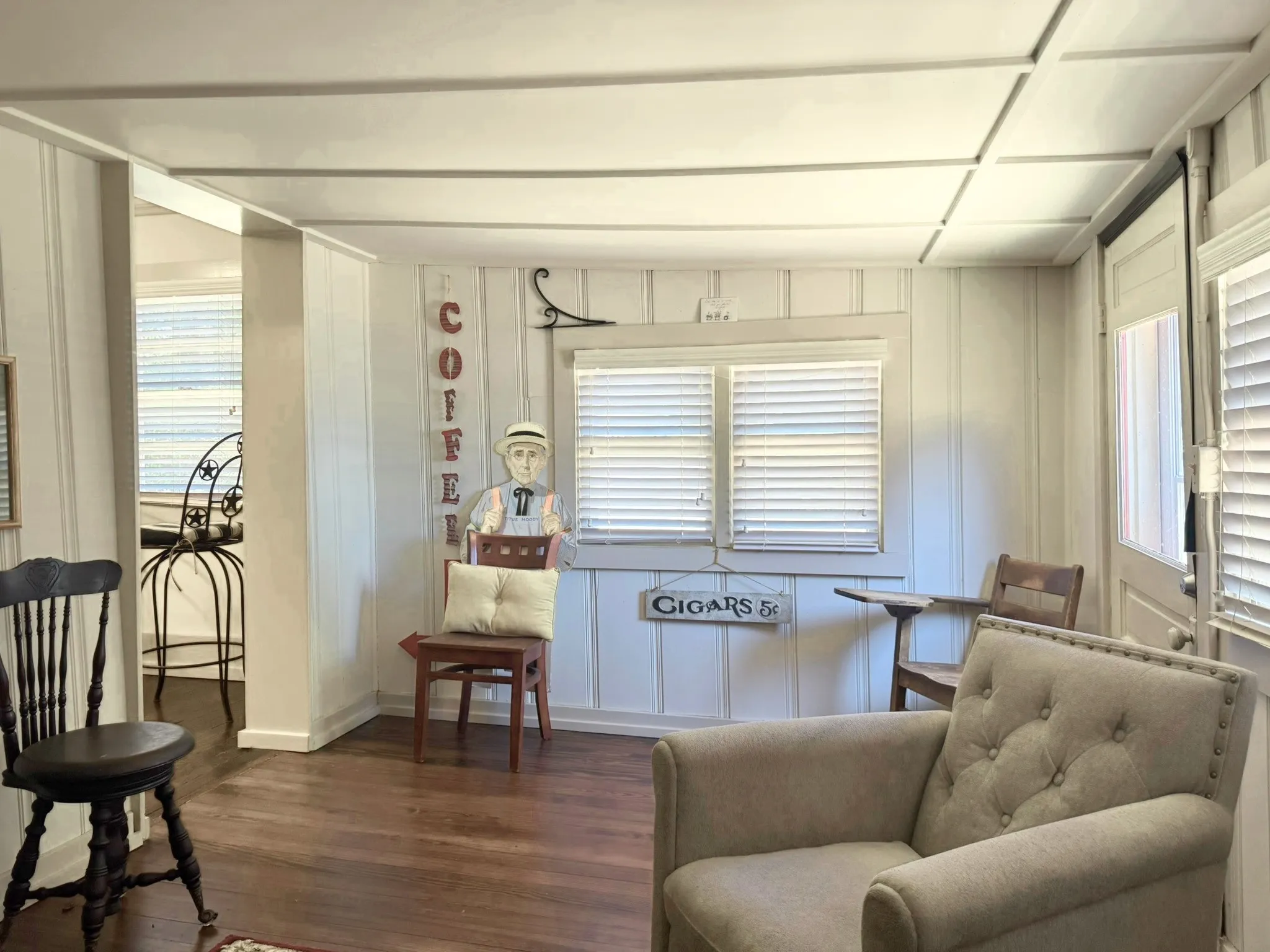 Office For Rent in Hood County , 902 W Pearl Street, Granbury, Texas 76048, 0, 0, Garage spaces, 0 Sqft, built in 1928, mls#21275225, Real Estate Agent in Granbury, Homes For Rent in Hood county, Homes For Rent in Granbury, Realtor in Granbury Texas, Real Estate Brokerage Independent Realty Texas, Luminita Cordes Realtor