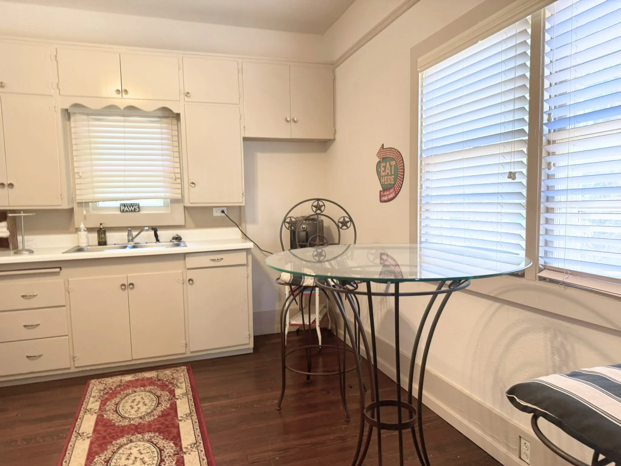 Office For Rent in Hood County , 902 W Pearl Street, Granbury, Texas 76048, 0, 0, Garage spaces, 0 Sqft, built in 1928, mls#21275225, Real Estate Agent in Granbury, Homes For Rent in Hood county, Homes For Rent in Granbury, Realtor in Granbury Texas, Real Estate Brokerage Independent Realty Texas, Luminita Cordes Realtor