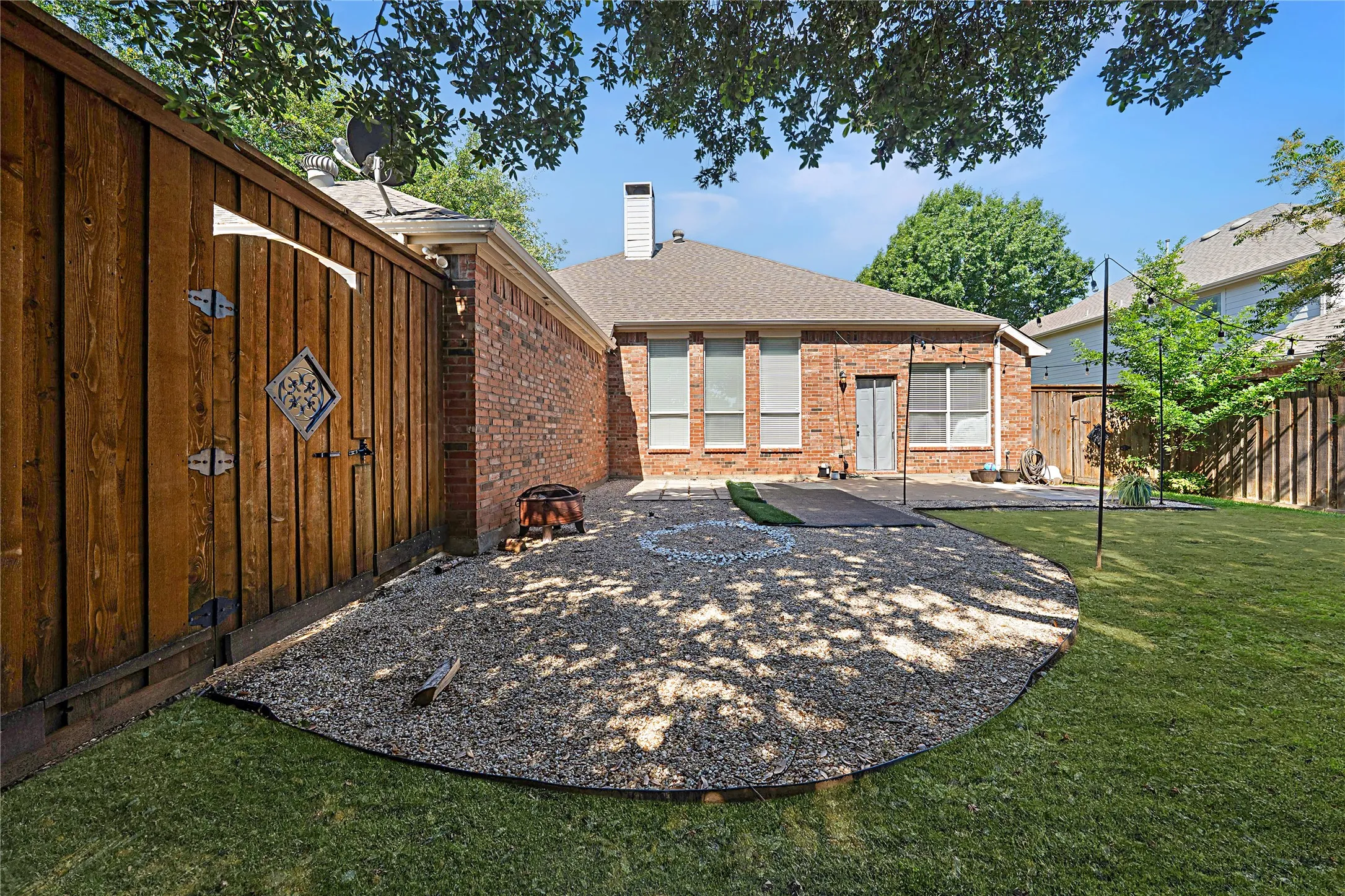 Single Family Residence For Sale in Collin County , 10910 Blackberry Lane, Frisco, Texas 75033, 4 Bedroom, 2 Bathroom, 3 Garage spaces, 2,510 Sqft, built in 2000, mls#21274888, Real Estate Agent in Frisco, Homes For Sale in Collin county, Homes For Sale in Frisco, Realtor in Frisco Texas, Real Estate Brokerage Independent Realty Texas, Luminita Cordes Realtor