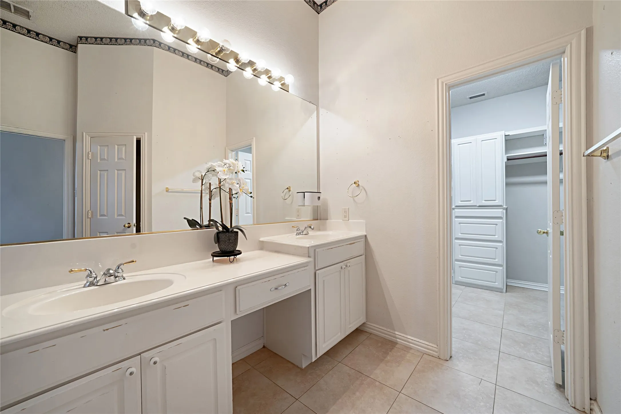 Single Family Residence For Sale in Collin County , 10910 Blackberry Lane, Frisco, Texas 75033, 4 Bedroom, 2 Bathroom, 3 Garage spaces, 2,510 Sqft, built in 2000, mls#21274888, Real Estate Agent in Frisco, Homes For Sale in Collin county, Homes For Sale in Frisco, Realtor in Frisco Texas, Real Estate Brokerage Independent Realty Texas, Luminita Cordes Realtor