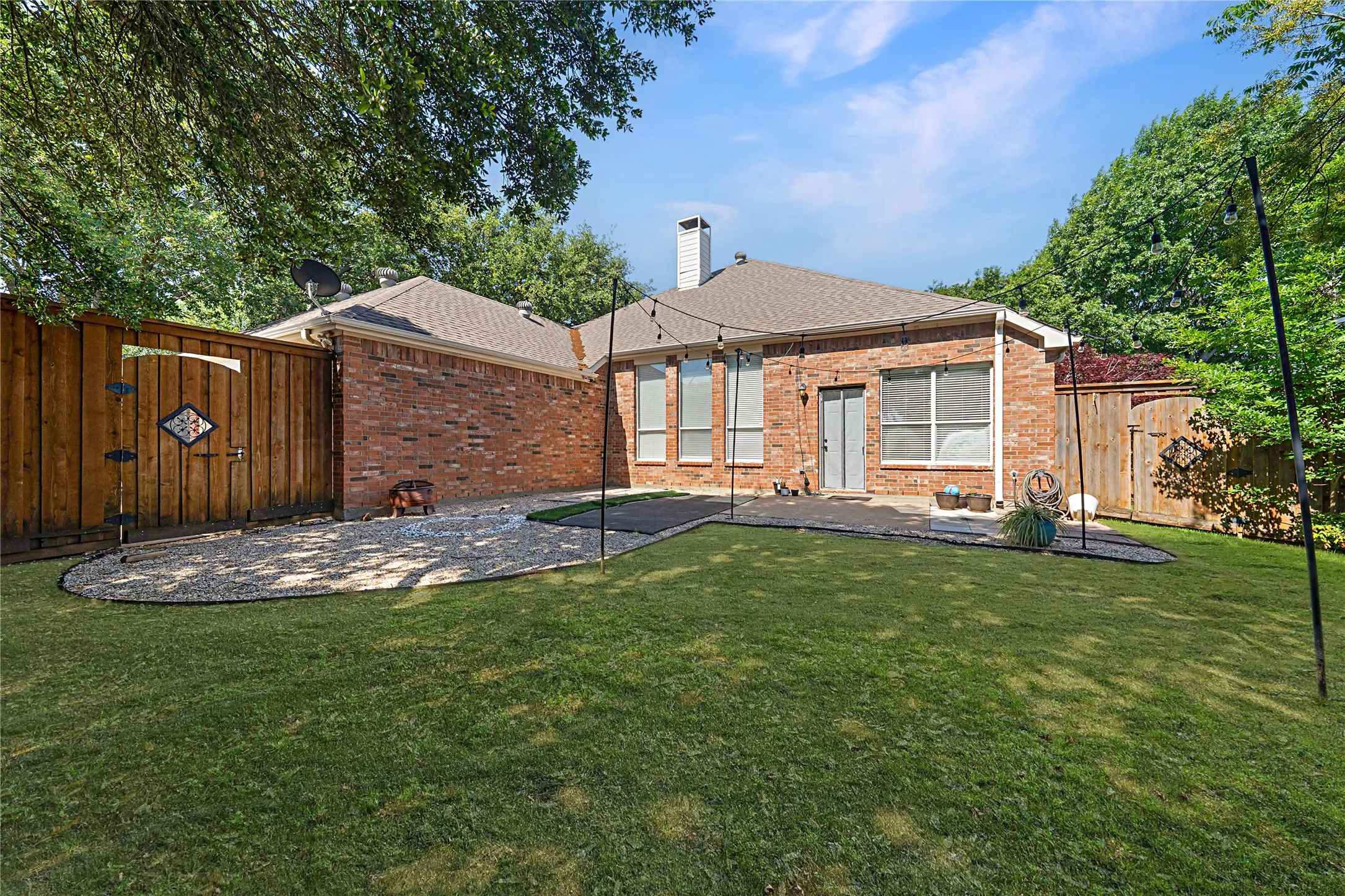 Single Family Residence For Sale in Collin County , 10910 Blackberry Lane, Frisco, Texas 75033, 4 Bedroom, 2 Bathroom, 3 Garage spaces, 2,510 Sqft, built in 2000, mls#21274888, Real Estate Agent in Frisco, Homes For Sale in Collin county, Homes For Sale in Frisco, Realtor in Frisco Texas, Real Estate Brokerage Independent Realty Texas, Luminita Cordes Realtor