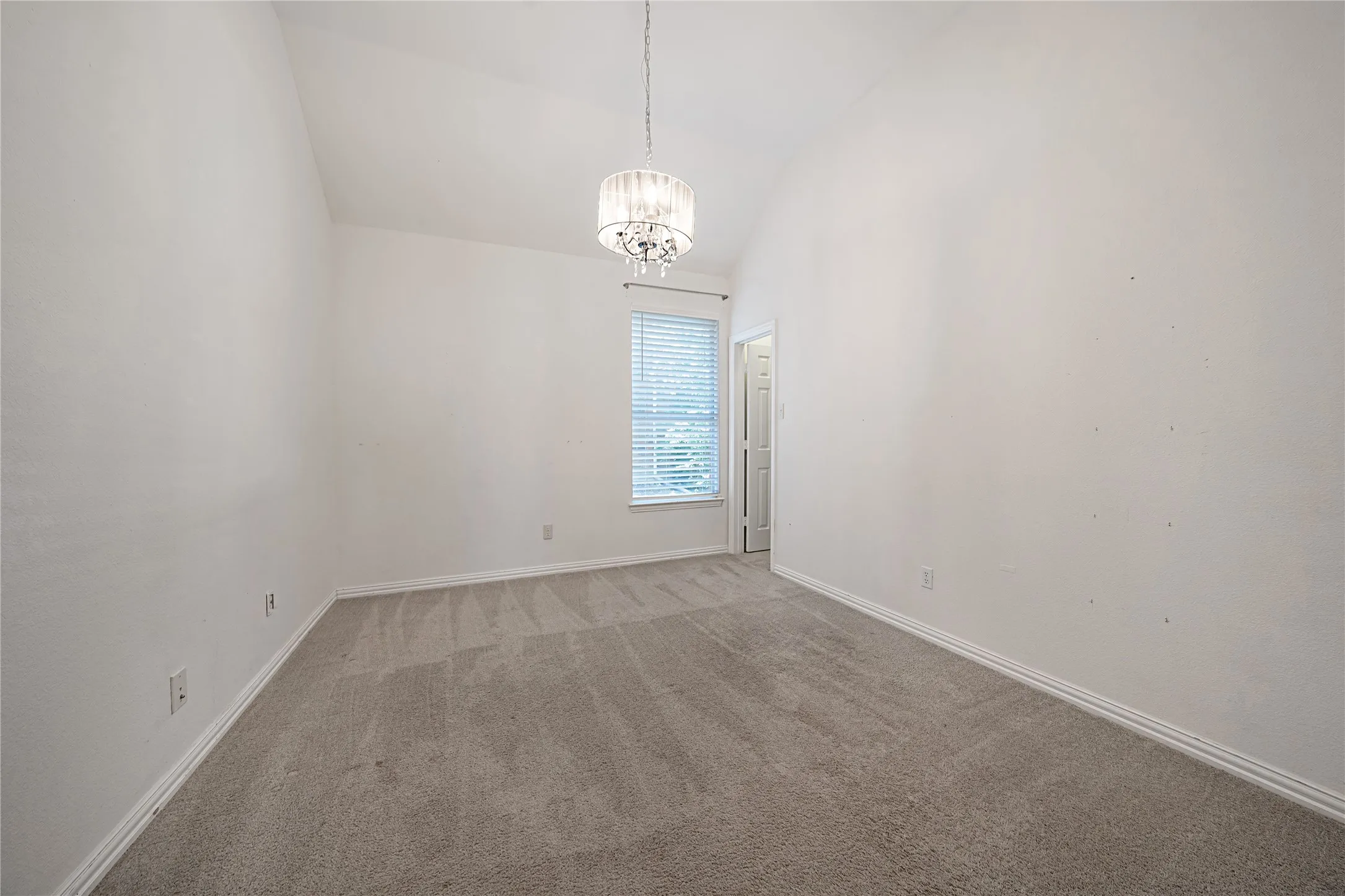 Single Family Residence For Sale in Collin County , 10910 Blackberry Lane, Frisco, Texas 75033, 4 Bedroom, 2 Bathroom, 3 Garage spaces, 2,510 Sqft, built in 2000, mls#21274888, Real Estate Agent in Frisco, Homes For Sale in Collin county, Homes For Sale in Frisco, Realtor in Frisco Texas, Real Estate Brokerage Independent Realty Texas, Luminita Cordes Realtor
