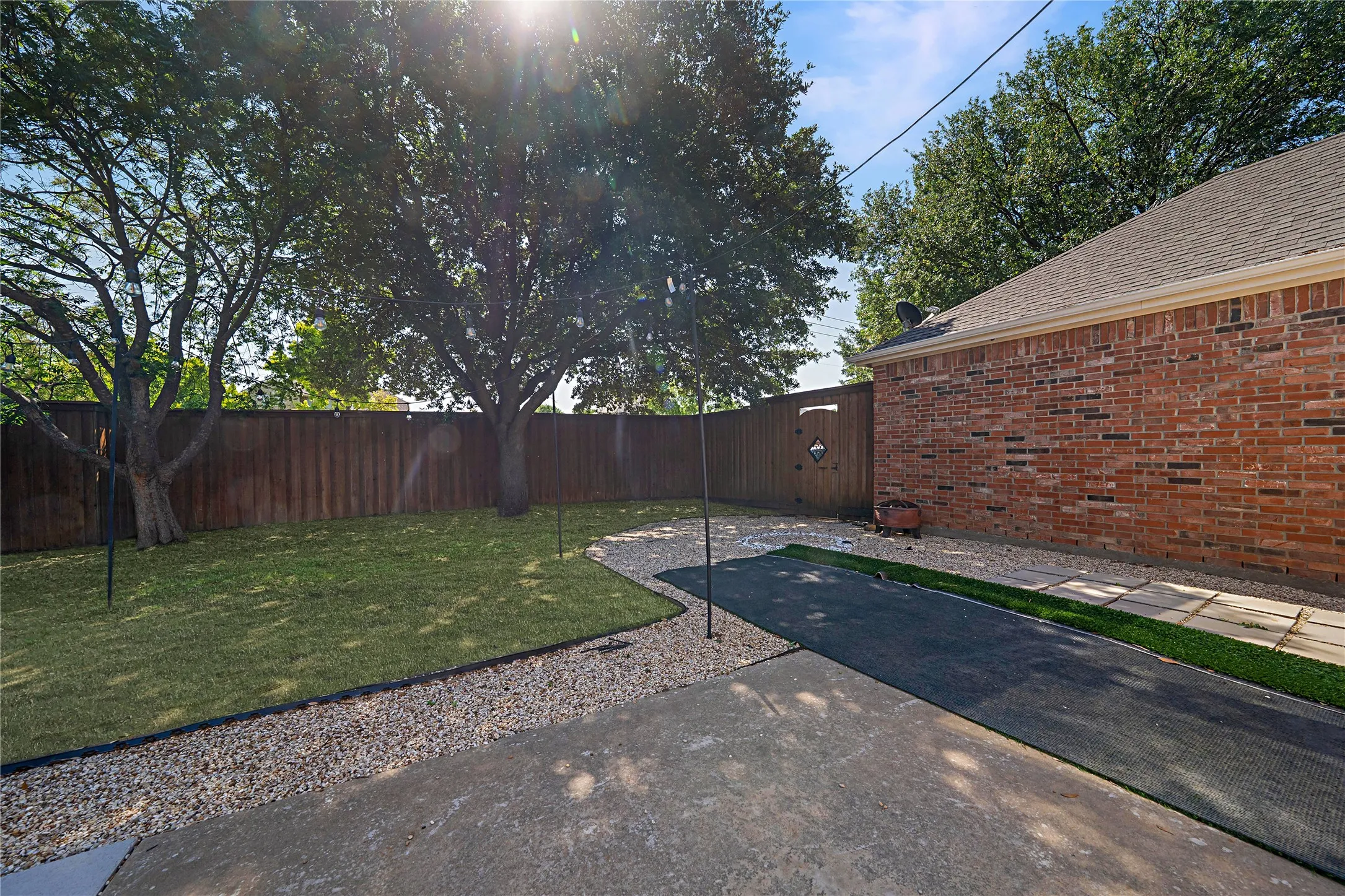 Single Family Residence For Sale in Collin County , 10910 Blackberry Lane, Frisco, Texas 75033, 4 Bedroom, 2 Bathroom, 3 Garage spaces, 2,510 Sqft, built in 2000, mls#21274888, Real Estate Agent in Frisco, Homes For Sale in Collin county, Homes For Sale in Frisco, Realtor in Frisco Texas, Real Estate Brokerage Independent Realty Texas, Luminita Cordes Realtor