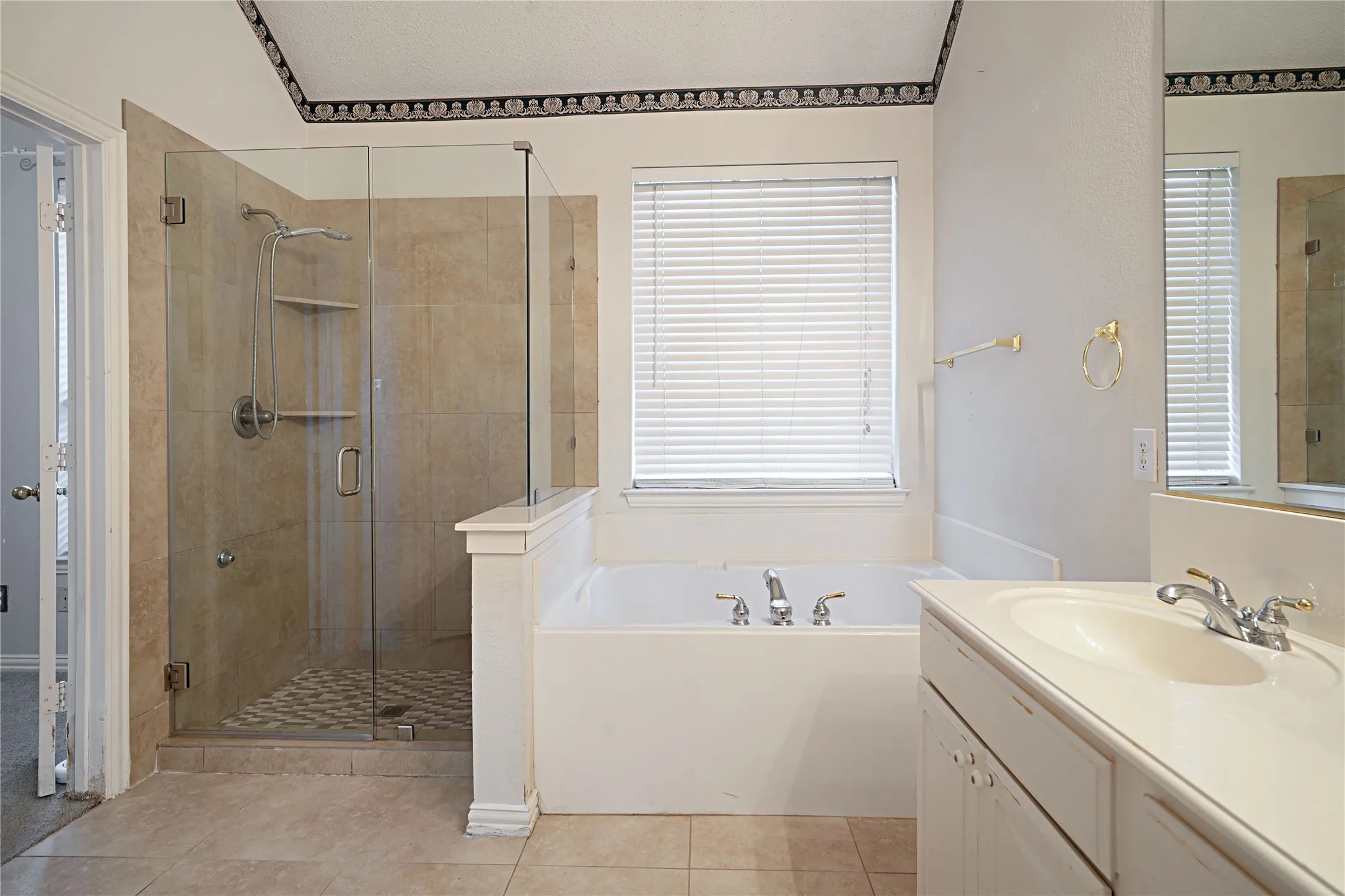 Single Family Residence For Sale in Collin County , 10910 Blackberry Lane, Frisco, Texas 75033, 4 Bedroom, 2 Bathroom, 3 Garage spaces, 2,510 Sqft, built in 2000, mls#21274888, Real Estate Agent in Frisco, Homes For Sale in Collin county, Homes For Sale in Frisco, Realtor in Frisco Texas, Real Estate Brokerage Independent Realty Texas, Luminita Cordes Realtor