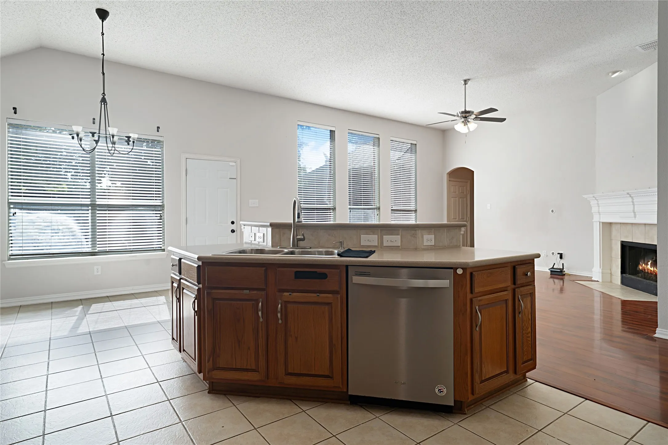 Single Family Residence For Sale in Collin County , 10910 Blackberry Lane, Frisco, Texas 75033, 4 Bedroom, 2 Bathroom, 3 Garage spaces, 2,510 Sqft, built in 2000, mls#21274888, Real Estate Agent in Frisco, Homes For Sale in Collin county, Homes For Sale in Frisco, Realtor in Frisco Texas, Real Estate Brokerage Independent Realty Texas, Luminita Cordes Realtor