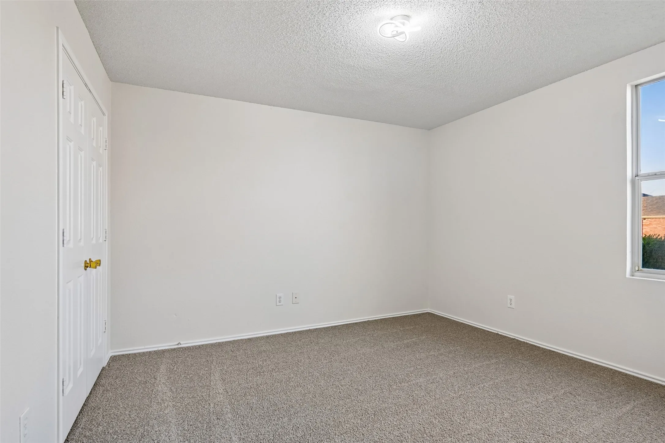Single Family Residence For Sale in Dallas County , 3037 Paint Brush Place, Lancaster, Texas 75134, 3 Bedroom, 2 Bathroom, 2 Garage spaces, 1,914 Sqft, built in 2004, mls#21275389, Real Estate Agent in Lancaster, Homes For Sale in Dallas county, Homes For Sale in Lancaster, Realtor in Lancaster Texas, Real Estate Brokerage Independent Realty Texas, Luminita Cordes Realtor