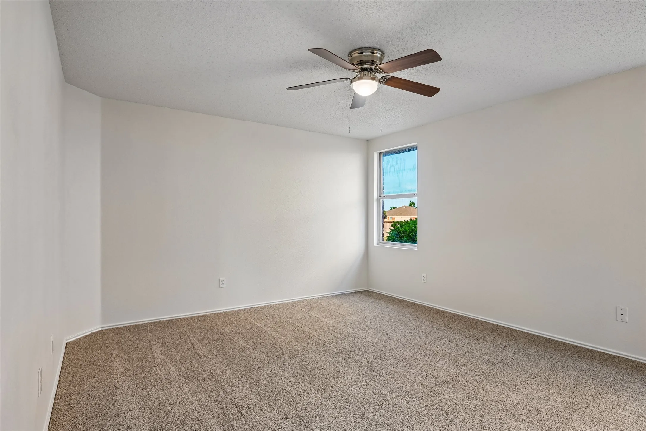Single Family Residence For Sale in Dallas County , 3037 Paint Brush Place, Lancaster, Texas 75134, 3 Bedroom, 2 Bathroom, 2 Garage spaces, 1,914 Sqft, built in 2004, mls#21275389, Real Estate Agent in Lancaster, Homes For Sale in Dallas county, Homes For Sale in Lancaster, Realtor in Lancaster Texas, Real Estate Brokerage Independent Realty Texas, Luminita Cordes Realtor