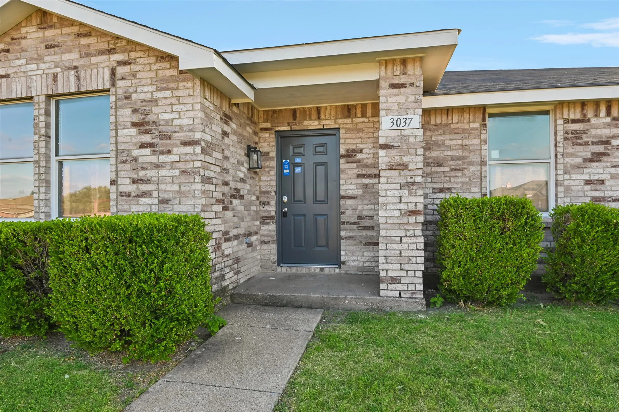 Single Family Residence For Sale in Dallas County , 3037 Paint Brush Place, Lancaster, Texas 75134, 3 Bedroom, 2 Bathroom, 2 Garage spaces, 1,914 Sqft, built in 2004, mls#21275389, Real Estate Agent in Lancaster, Homes For Sale in Dallas county, Homes For Sale in Lancaster, Realtor in Lancaster Texas, Real Estate Brokerage Independent Realty Texas, Luminita Cordes Realtor