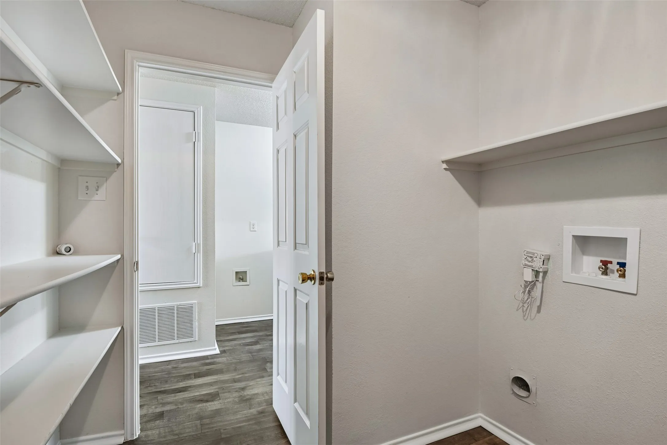 Single Family Residence For Sale in Dallas County , 3037 Paint Brush Place, Lancaster, Texas 75134, 3 Bedroom, 2 Bathroom, 2 Garage spaces, 1,914 Sqft, built in 2004, mls#21275389, Real Estate Agent in Lancaster, Homes For Sale in Dallas county, Homes For Sale in Lancaster, Realtor in Lancaster Texas, Real Estate Brokerage Independent Realty Texas, Luminita Cordes Realtor