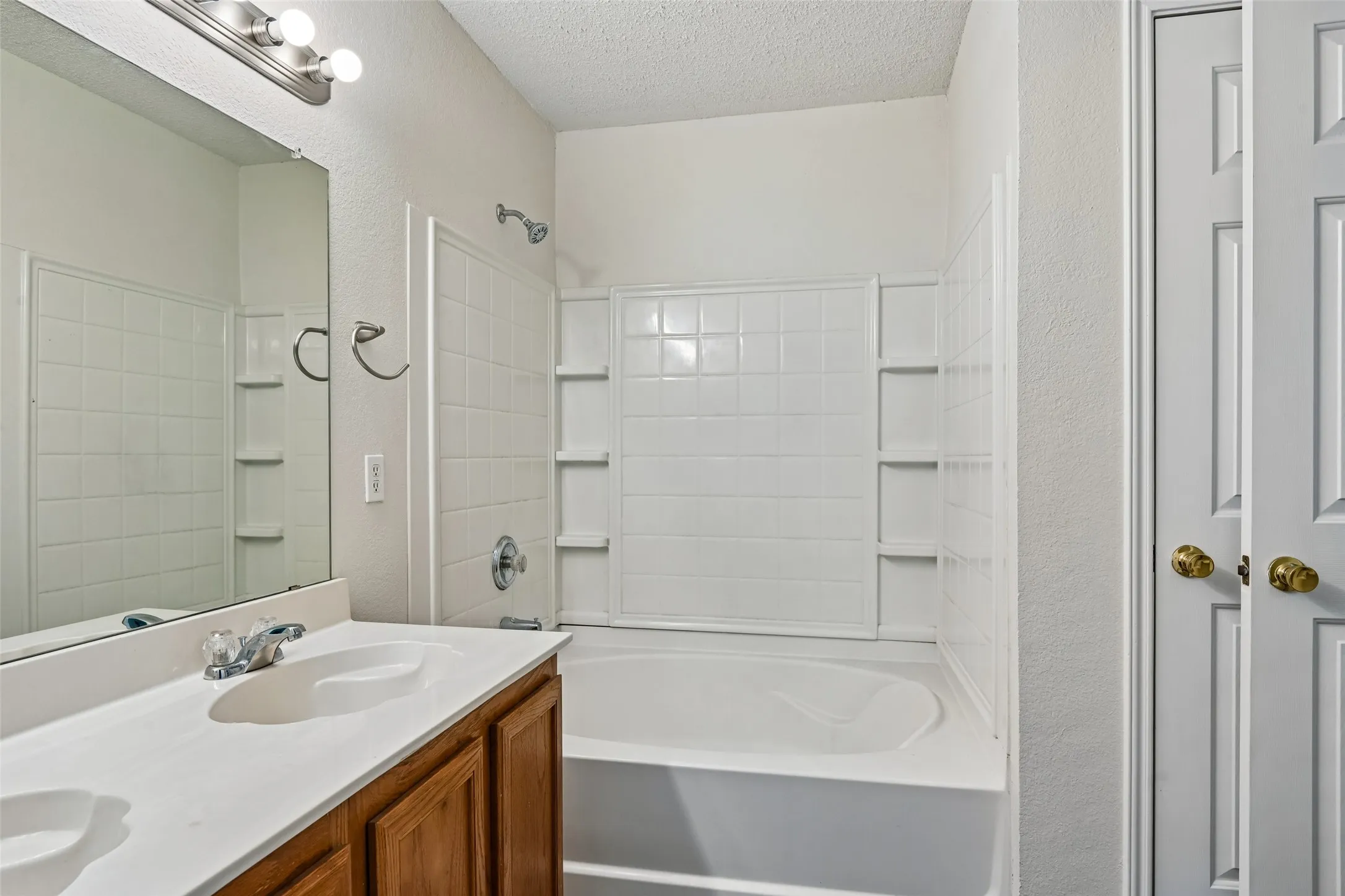 Single Family Residence For Sale in Dallas County , 3037 Paint Brush Place, Lancaster, Texas 75134, 3 Bedroom, 2 Bathroom, 2 Garage spaces, 1,914 Sqft, built in 2004, mls#21275389, Real Estate Agent in Lancaster, Homes For Sale in Dallas county, Homes For Sale in Lancaster, Realtor in Lancaster Texas, Real Estate Brokerage Independent Realty Texas, Luminita Cordes Realtor