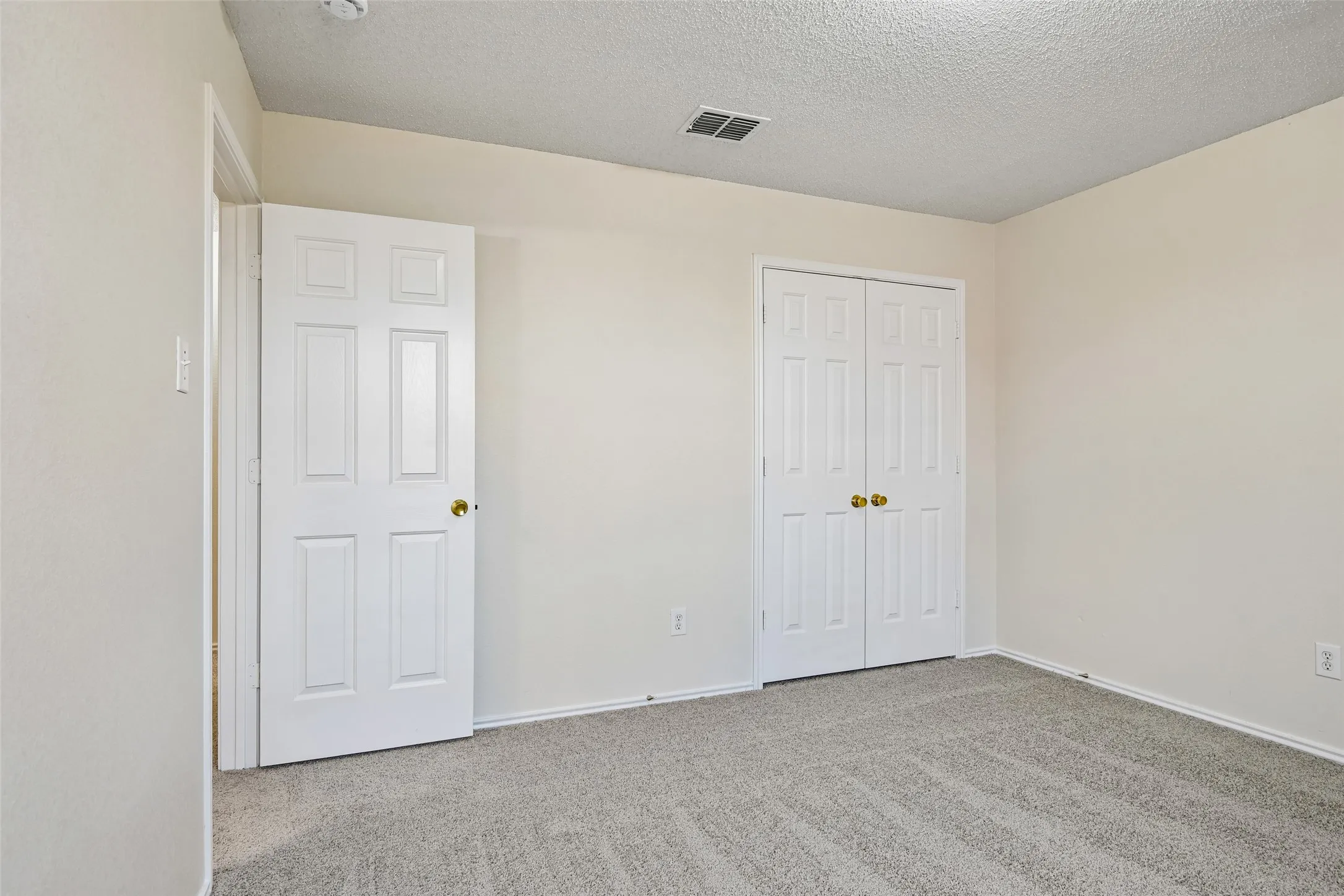 Single Family Residence For Sale in Dallas County , 3037 Paint Brush Place, Lancaster, Texas 75134, 3 Bedroom, 2 Bathroom, 2 Garage spaces, 1,914 Sqft, built in 2004, mls#21275389, Real Estate Agent in Lancaster, Homes For Sale in Dallas county, Homes For Sale in Lancaster, Realtor in Lancaster Texas, Real Estate Brokerage Independent Realty Texas, Luminita Cordes Realtor