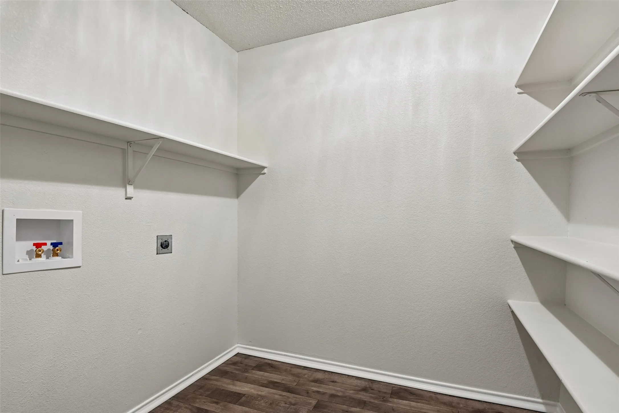 Single Family Residence For Sale in Dallas County , 3037 Paint Brush Place, Lancaster, Texas 75134, 3 Bedroom, 2 Bathroom, 2 Garage spaces, 1,914 Sqft, built in 2004, mls#21275389, Real Estate Agent in Lancaster, Homes For Sale in Dallas county, Homes For Sale in Lancaster, Realtor in Lancaster Texas, Real Estate Brokerage Independent Realty Texas, Luminita Cordes Realtor