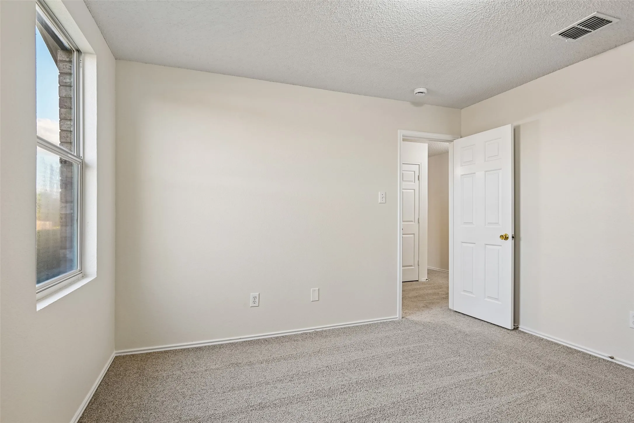 Single Family Residence For Sale in Dallas County , 3037 Paint Brush Place, Lancaster, Texas 75134, 3 Bedroom, 2 Bathroom, 2 Garage spaces, 1,914 Sqft, built in 2004, mls#21275389, Real Estate Agent in Lancaster, Homes For Sale in Dallas county, Homes For Sale in Lancaster, Realtor in Lancaster Texas, Real Estate Brokerage Independent Realty Texas, Luminita Cordes Realtor