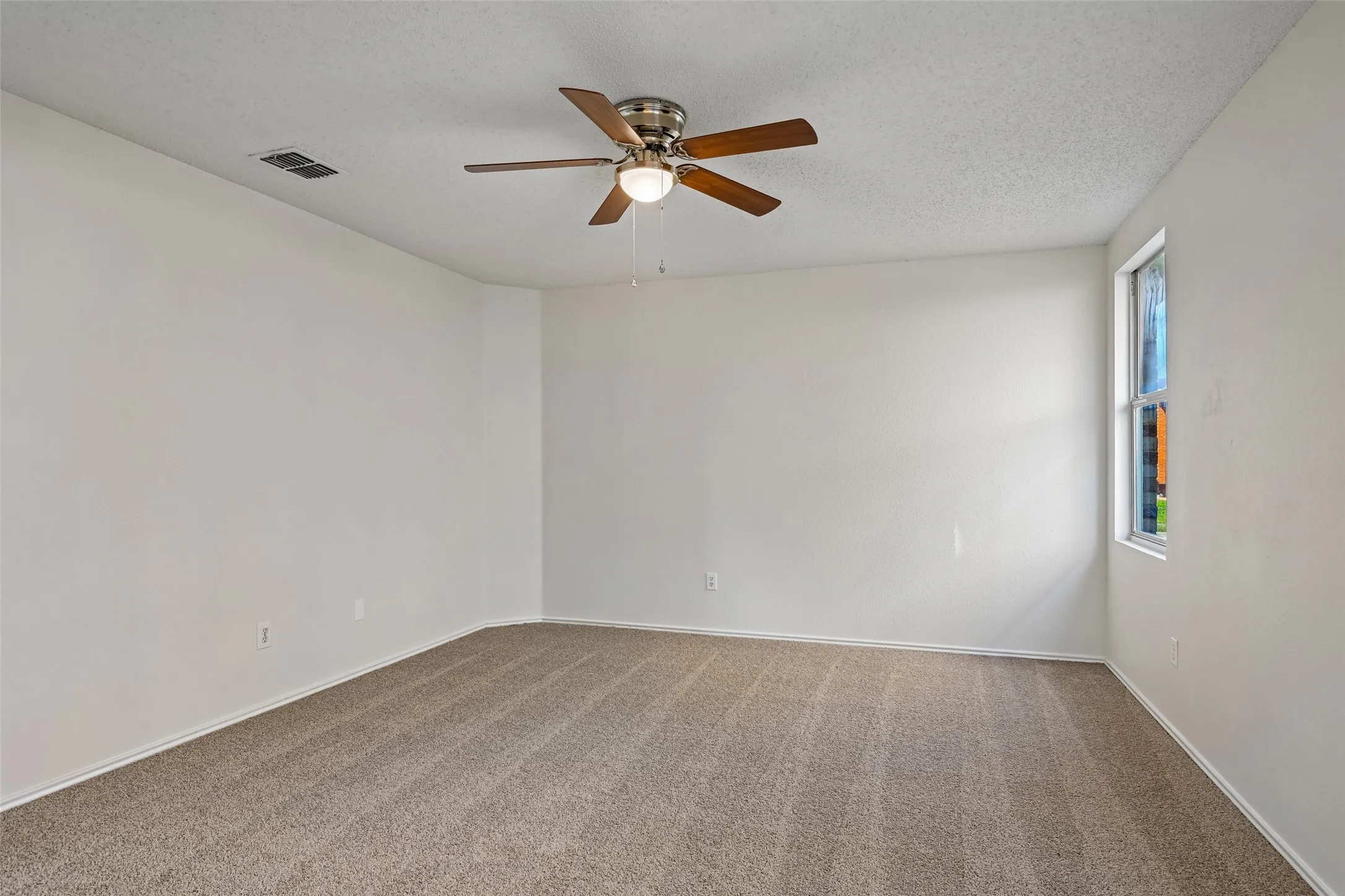 Single Family Residence For Sale in Dallas County , 3037 Paint Brush Place, Lancaster, Texas 75134, 3 Bedroom, 2 Bathroom, 2 Garage spaces, 1,914 Sqft, built in 2004, mls#21275389, Real Estate Agent in Lancaster, Homes For Sale in Dallas county, Homes For Sale in Lancaster, Realtor in Lancaster Texas, Real Estate Brokerage Independent Realty Texas, Luminita Cordes Realtor