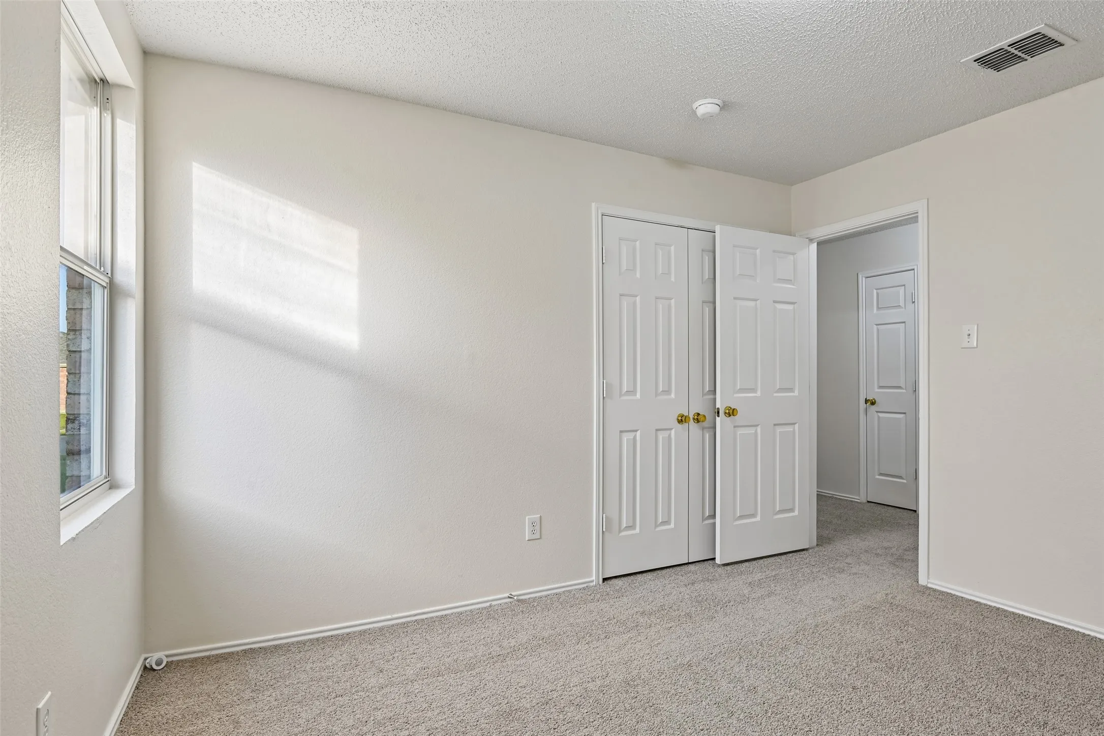 Single Family Residence For Sale in Dallas County , 3037 Paint Brush Place, Lancaster, Texas 75134, 3 Bedroom, 2 Bathroom, 2 Garage spaces, 1,914 Sqft, built in 2004, mls#21275389, Real Estate Agent in Lancaster, Homes For Sale in Dallas county, Homes For Sale in Lancaster, Realtor in Lancaster Texas, Real Estate Brokerage Independent Realty Texas, Luminita Cordes Realtor