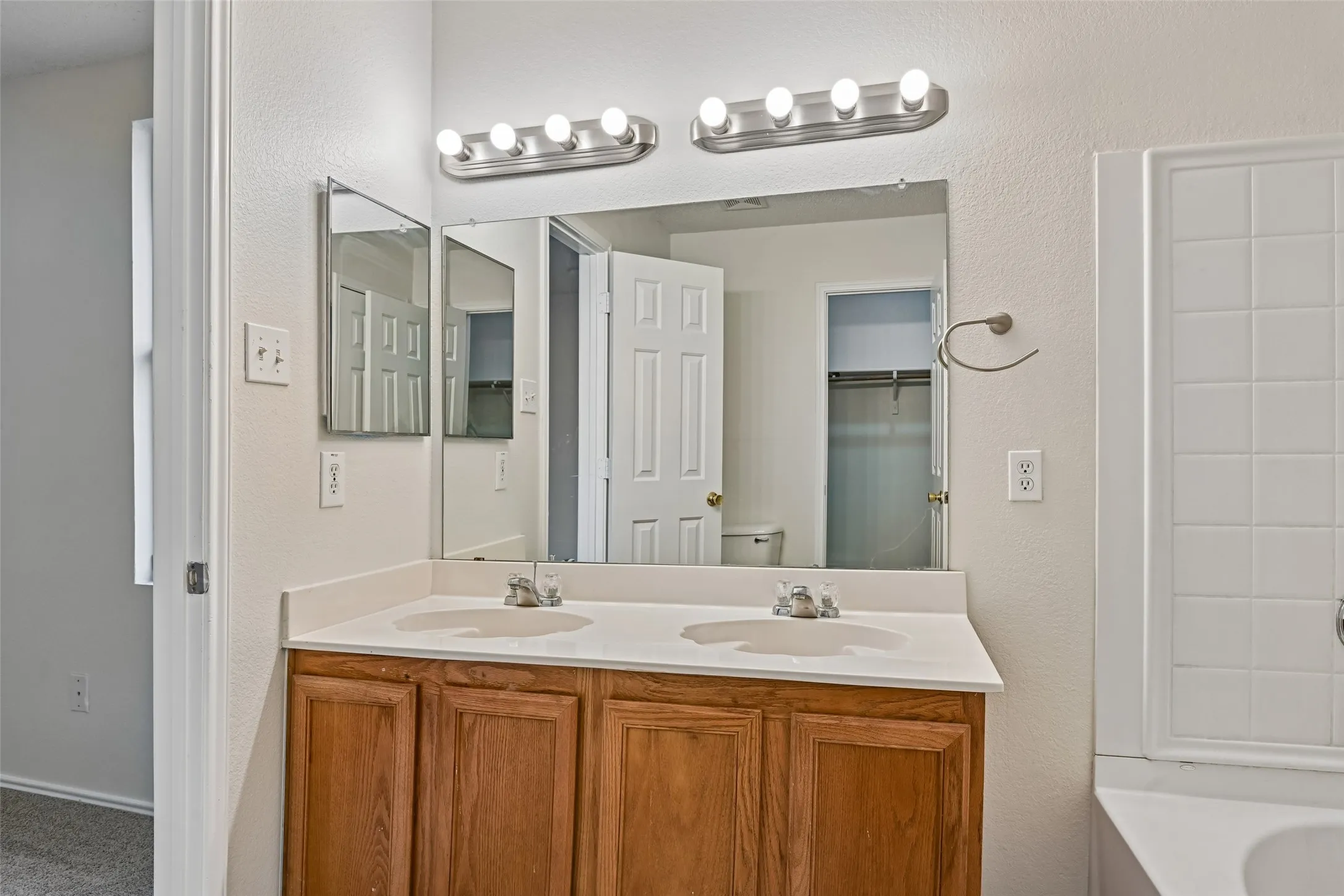 Single Family Residence For Sale in Dallas County , 3037 Paint Brush Place, Lancaster, Texas 75134, 3 Bedroom, 2 Bathroom, 2 Garage spaces, 1,914 Sqft, built in 2004, mls#21275389, Real Estate Agent in Lancaster, Homes For Sale in Dallas county, Homes For Sale in Lancaster, Realtor in Lancaster Texas, Real Estate Brokerage Independent Realty Texas, Luminita Cordes Realtor
