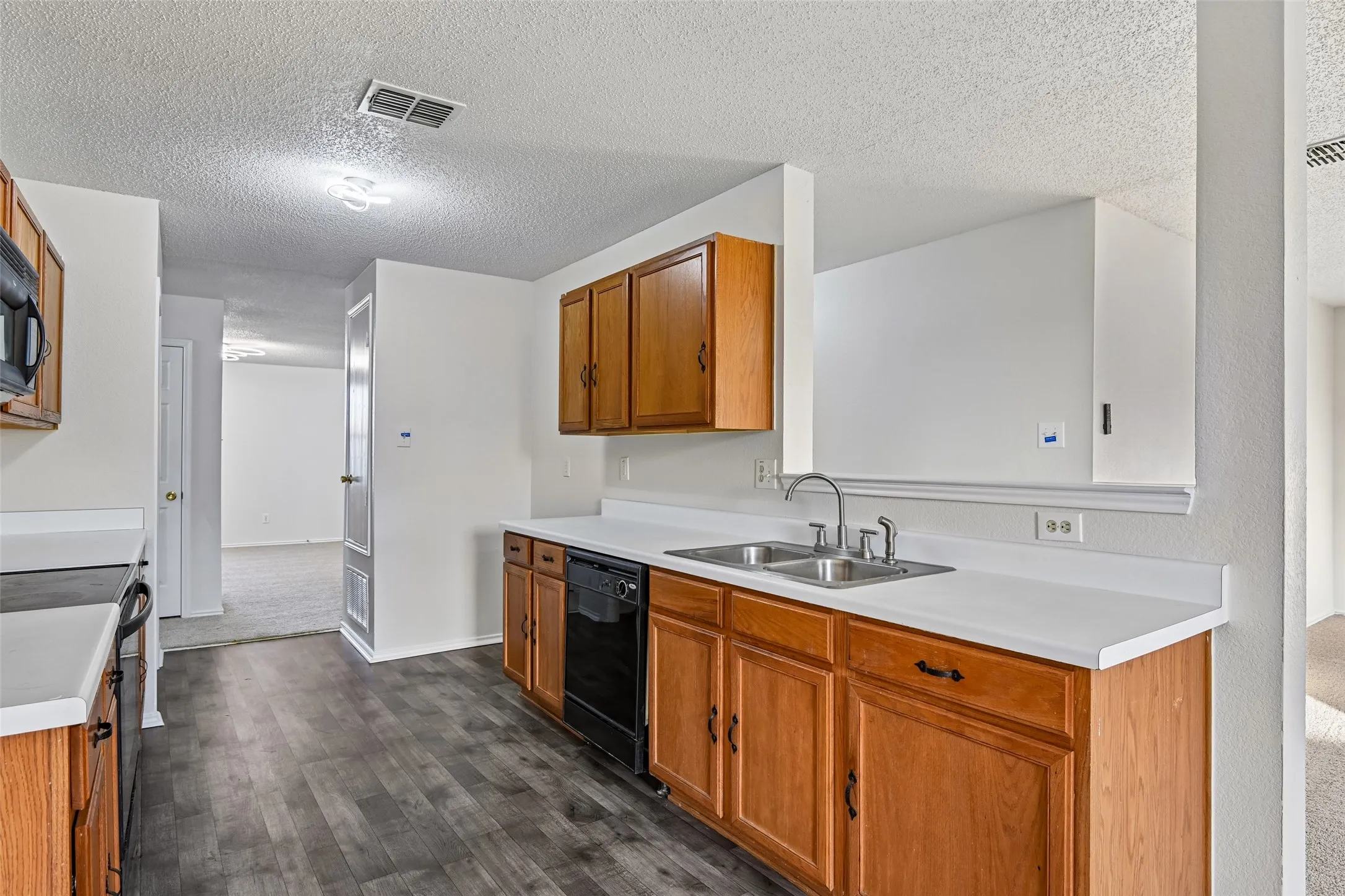 Single Family Residence For Sale in Dallas County , 3037 Paint Brush Place, Lancaster, Texas 75134, 3 Bedroom, 2 Bathroom, 2 Garage spaces, 1,914 Sqft, built in 2004, mls#21275389, Real Estate Agent in Lancaster, Homes For Sale in Dallas county, Homes For Sale in Lancaster, Realtor in Lancaster Texas, Real Estate Brokerage Independent Realty Texas, Luminita Cordes Realtor