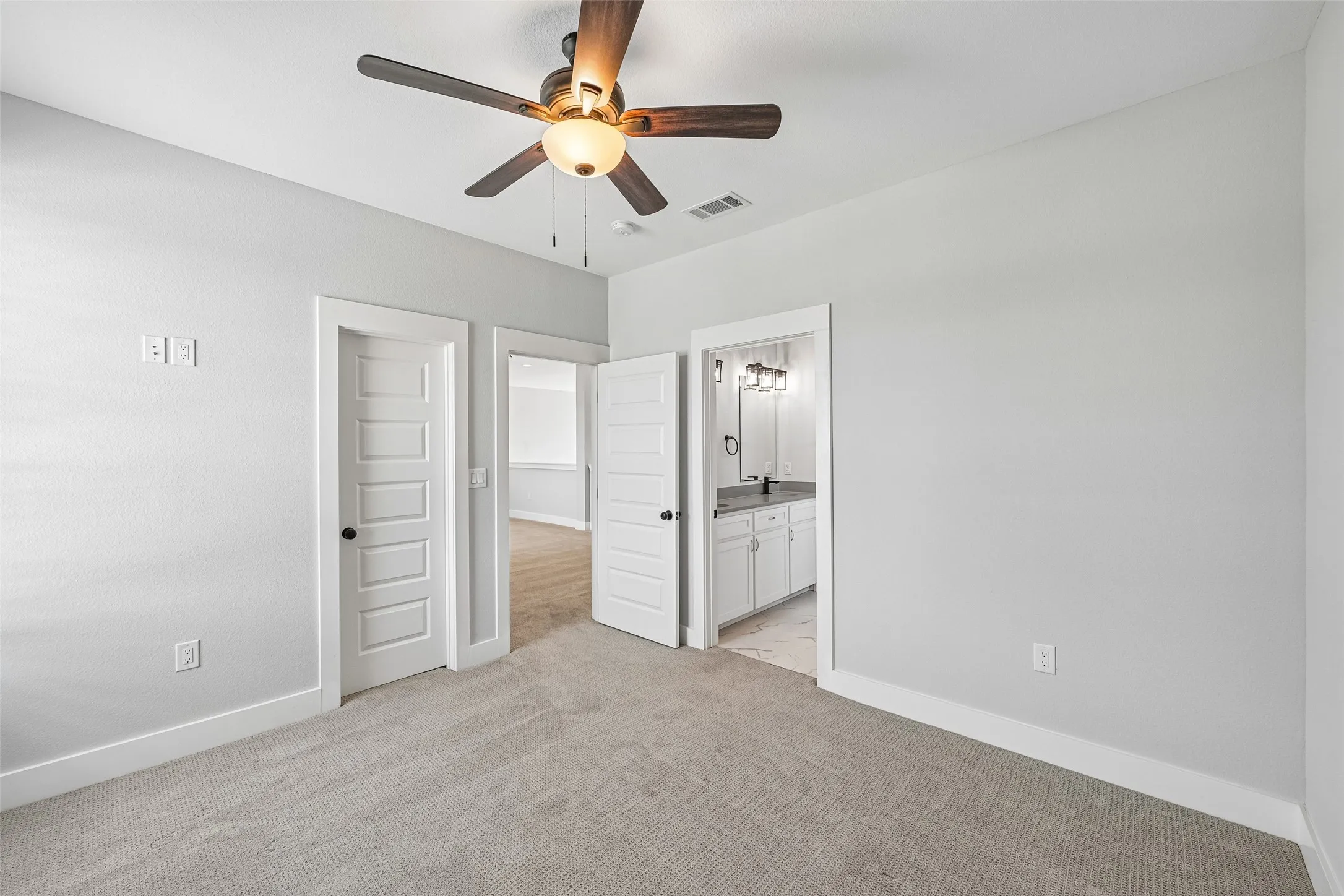 Single Family Residence For Sale in Ellis County , 681 Davenport Drive, Waxahachie, Texas 75167, 5 Bedroom, 4 Bathroom, 2 Garage spaces, 3,503 Sqft, built in 2022, mls#21275430, Real Estate Agent in Waxahachie, Homes For Sale in Ellis county, Homes For Sale in Waxahachie, Realtor in Waxahachie Texas, Real Estate Brokerage Independent Realty Texas, Luminita Cordes Realtor