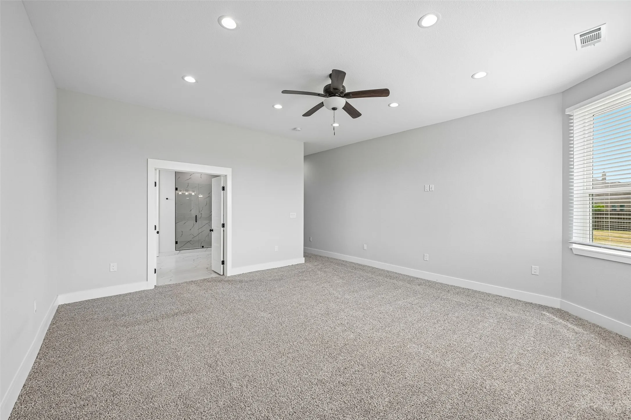Single Family Residence For Sale in Ellis County , 681 Davenport Drive, Waxahachie, Texas 75167, 5 Bedroom, 4 Bathroom, 2 Garage spaces, 3,503 Sqft, built in 2022, mls#21275430, Real Estate Agent in Waxahachie, Homes For Sale in Ellis county, Homes For Sale in Waxahachie, Realtor in Waxahachie Texas, Real Estate Brokerage Independent Realty Texas, Luminita Cordes Realtor