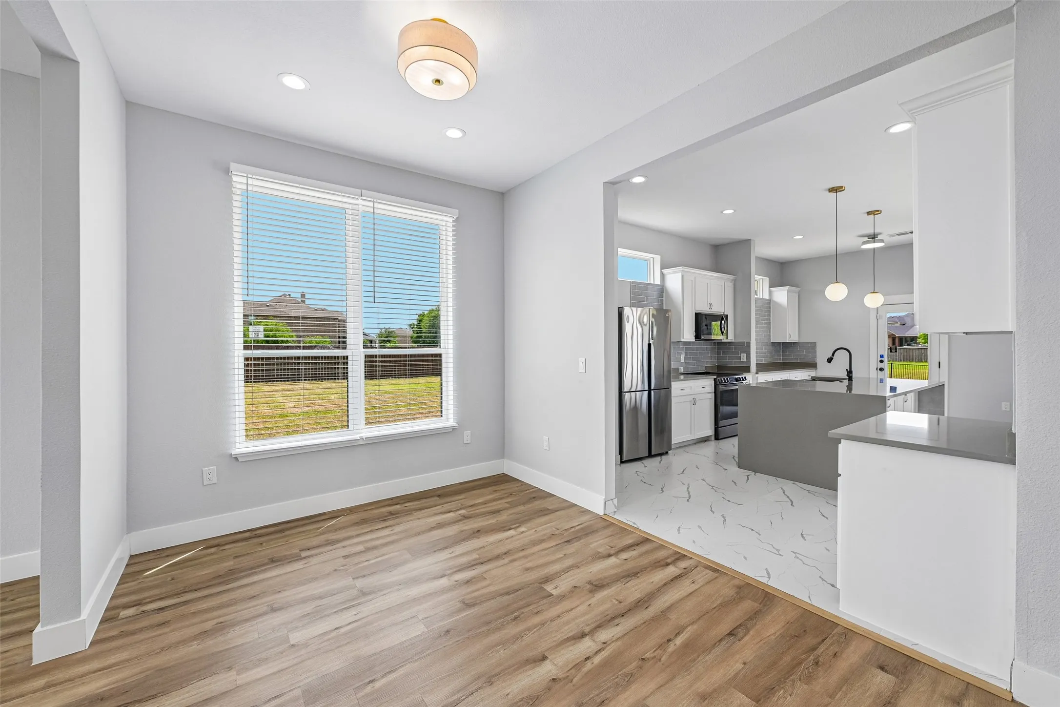 Single Family Residence For Sale in Ellis County , 681 Davenport Drive, Waxahachie, Texas 75167, 5 Bedroom, 4 Bathroom, 2 Garage spaces, 3,503 Sqft, built in 2022, mls#21275430, Real Estate Agent in Waxahachie, Homes For Sale in Ellis county, Homes For Sale in Waxahachie, Realtor in Waxahachie Texas, Real Estate Brokerage Independent Realty Texas, Luminita Cordes Realtor