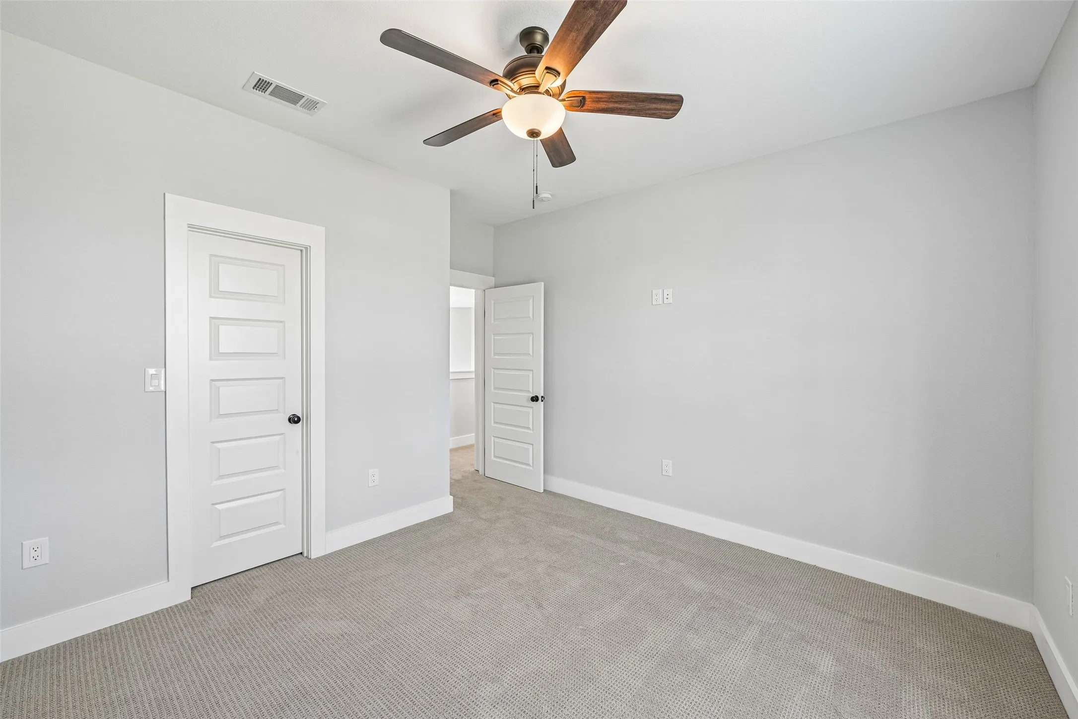 Single Family Residence For Sale in Ellis County , 681 Davenport Drive, Waxahachie, Texas 75167, 5 Bedroom, 4 Bathroom, 2 Garage spaces, 3,503 Sqft, built in 2022, mls#21275430, Real Estate Agent in Waxahachie, Homes For Sale in Ellis county, Homes For Sale in Waxahachie, Realtor in Waxahachie Texas, Real Estate Brokerage Independent Realty Texas, Luminita Cordes Realtor