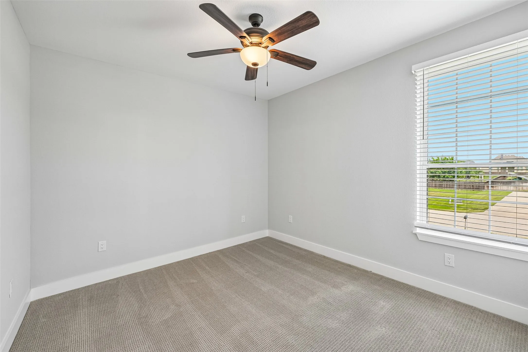 Single Family Residence For Sale in Ellis County , 681 Davenport Drive, Waxahachie, Texas 75167, 5 Bedroom, 4 Bathroom, 2 Garage spaces, 3,503 Sqft, built in 2022, mls#21275430, Real Estate Agent in Waxahachie, Homes For Sale in Ellis county, Homes For Sale in Waxahachie, Realtor in Waxahachie Texas, Real Estate Brokerage Independent Realty Texas, Luminita Cordes Realtor