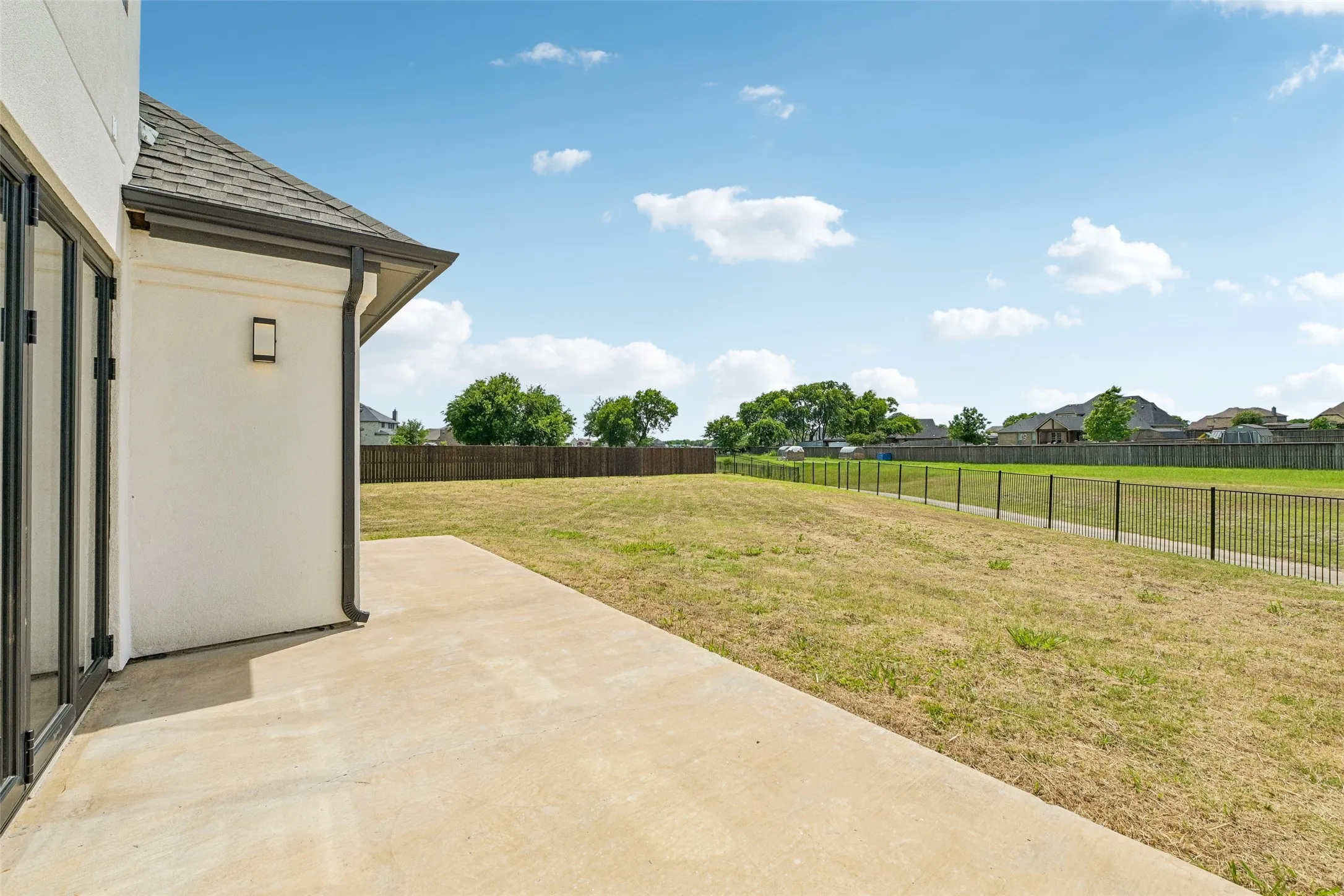 Single Family Residence For Sale in Ellis County , 681 Davenport Drive, Waxahachie, Texas 75167, 5 Bedroom, 4 Bathroom, 2 Garage spaces, 3,503 Sqft, built in 2022, mls#21275430, Real Estate Agent in Waxahachie, Homes For Sale in Ellis county, Homes For Sale in Waxahachie, Realtor in Waxahachie Texas, Real Estate Brokerage Independent Realty Texas, Luminita Cordes Realtor