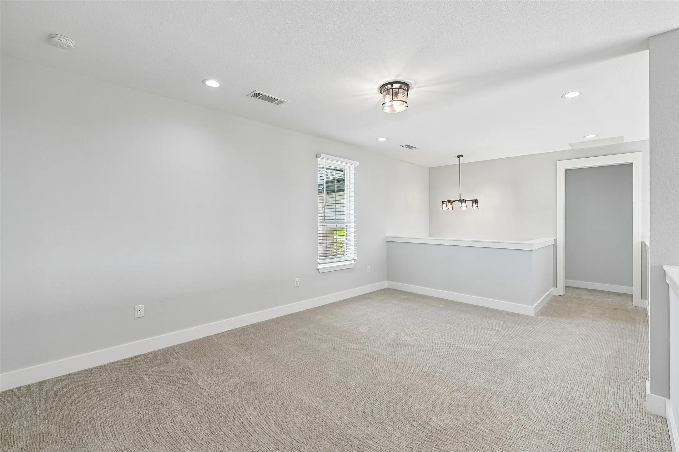Single Family Residence For Sale in Ellis County , 681 Davenport Drive, Waxahachie, Texas 75167, 5 Bedroom, 4 Bathroom, 2 Garage spaces, 3,503 Sqft, built in 2022, mls#21275430, Real Estate Agent in Waxahachie, Homes For Sale in Ellis county, Homes For Sale in Waxahachie, Realtor in Waxahachie Texas, Real Estate Brokerage Independent Realty Texas, Luminita Cordes Realtor