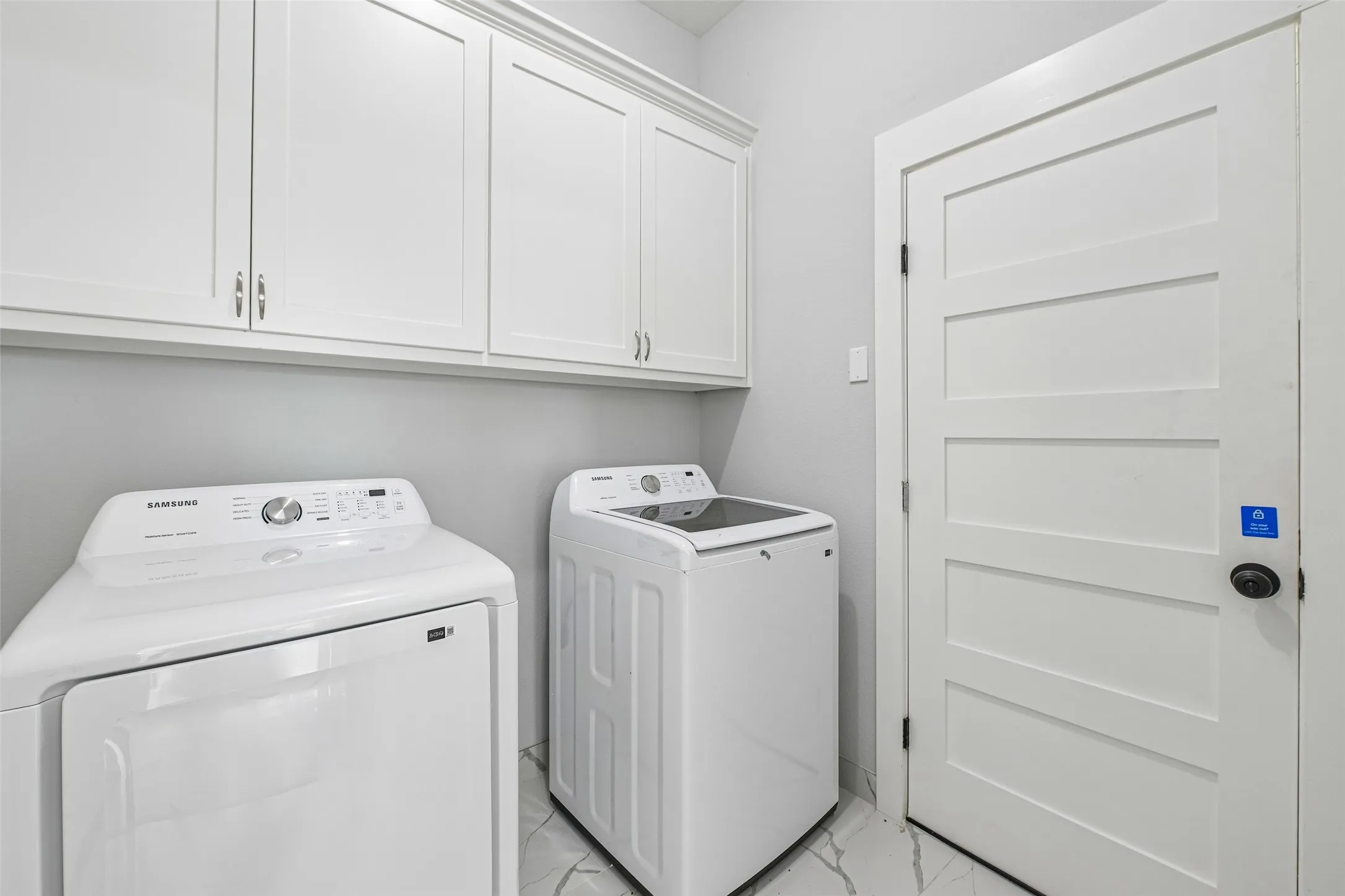Single Family Residence For Sale in Ellis County , 681 Davenport Drive, Waxahachie, Texas 75167, 5 Bedroom, 4 Bathroom, 2 Garage spaces, 3,503 Sqft, built in 2022, mls#21275430, Real Estate Agent in Waxahachie, Homes For Sale in Ellis county, Homes For Sale in Waxahachie, Realtor in Waxahachie Texas, Real Estate Brokerage Independent Realty Texas, Luminita Cordes Realtor