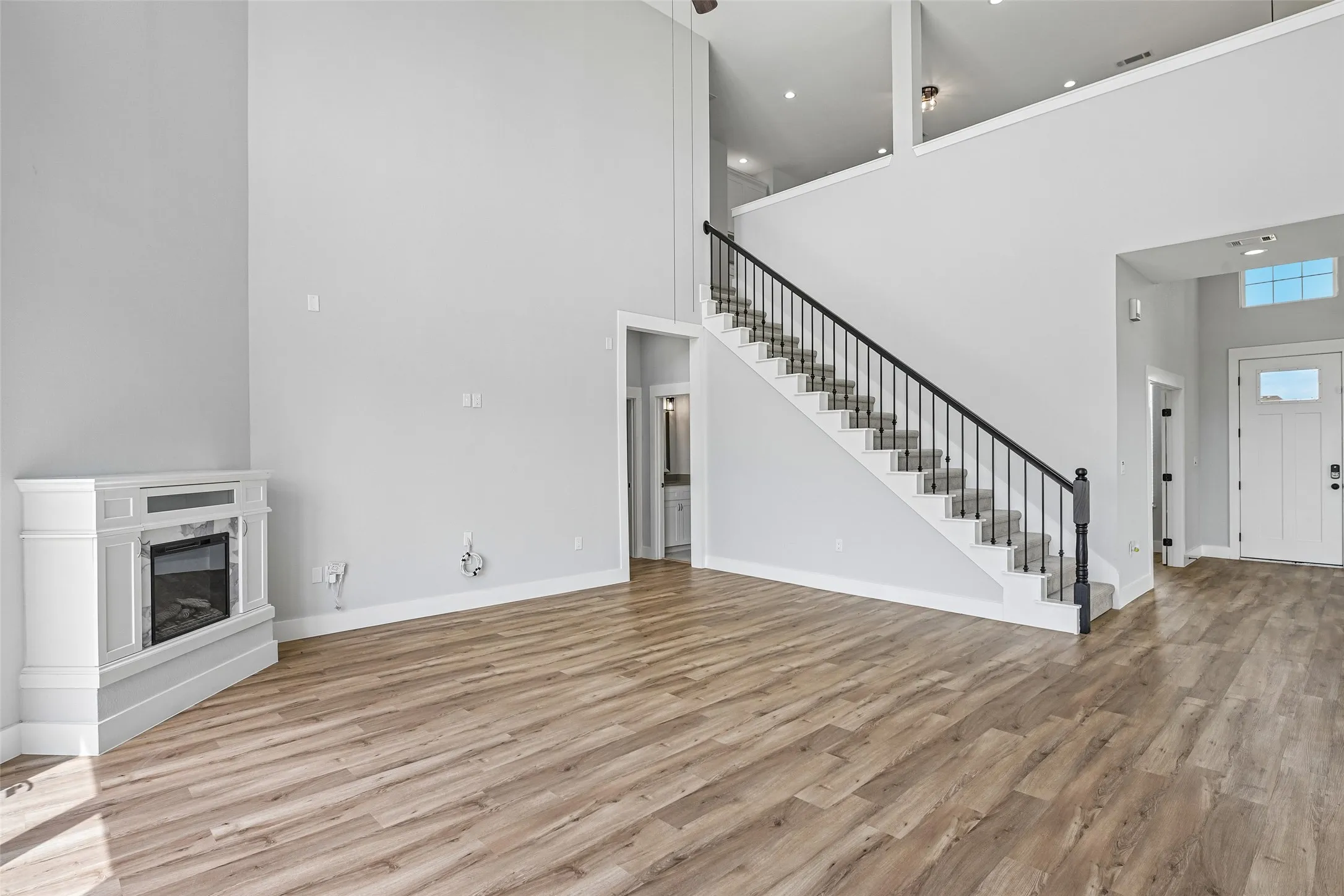 Single Family Residence For Sale in Ellis County , 681 Davenport Drive, Waxahachie, Texas 75167, 5 Bedroom, 4 Bathroom, 2 Garage spaces, 3,503 Sqft, built in 2022, mls#21275430, Real Estate Agent in Waxahachie, Homes For Sale in Ellis county, Homes For Sale in Waxahachie, Realtor in Waxahachie Texas, Real Estate Brokerage Independent Realty Texas, Luminita Cordes Realtor