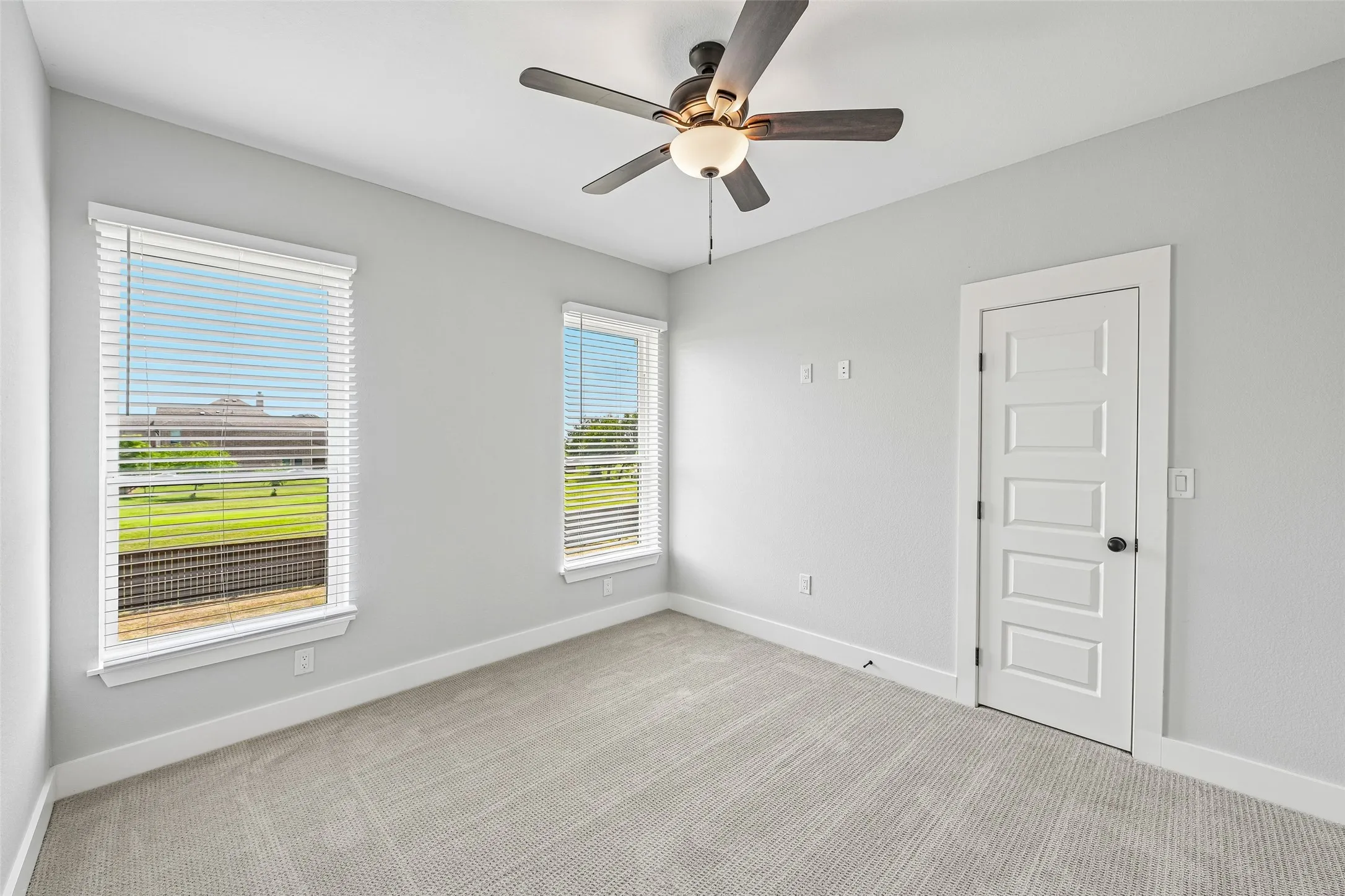 Single Family Residence For Sale in Ellis County , 681 Davenport Drive, Waxahachie, Texas 75167, 5 Bedroom, 4 Bathroom, 2 Garage spaces, 3,503 Sqft, built in 2022, mls#21275430, Real Estate Agent in Waxahachie, Homes For Sale in Ellis county, Homes For Sale in Waxahachie, Realtor in Waxahachie Texas, Real Estate Brokerage Independent Realty Texas, Luminita Cordes Realtor