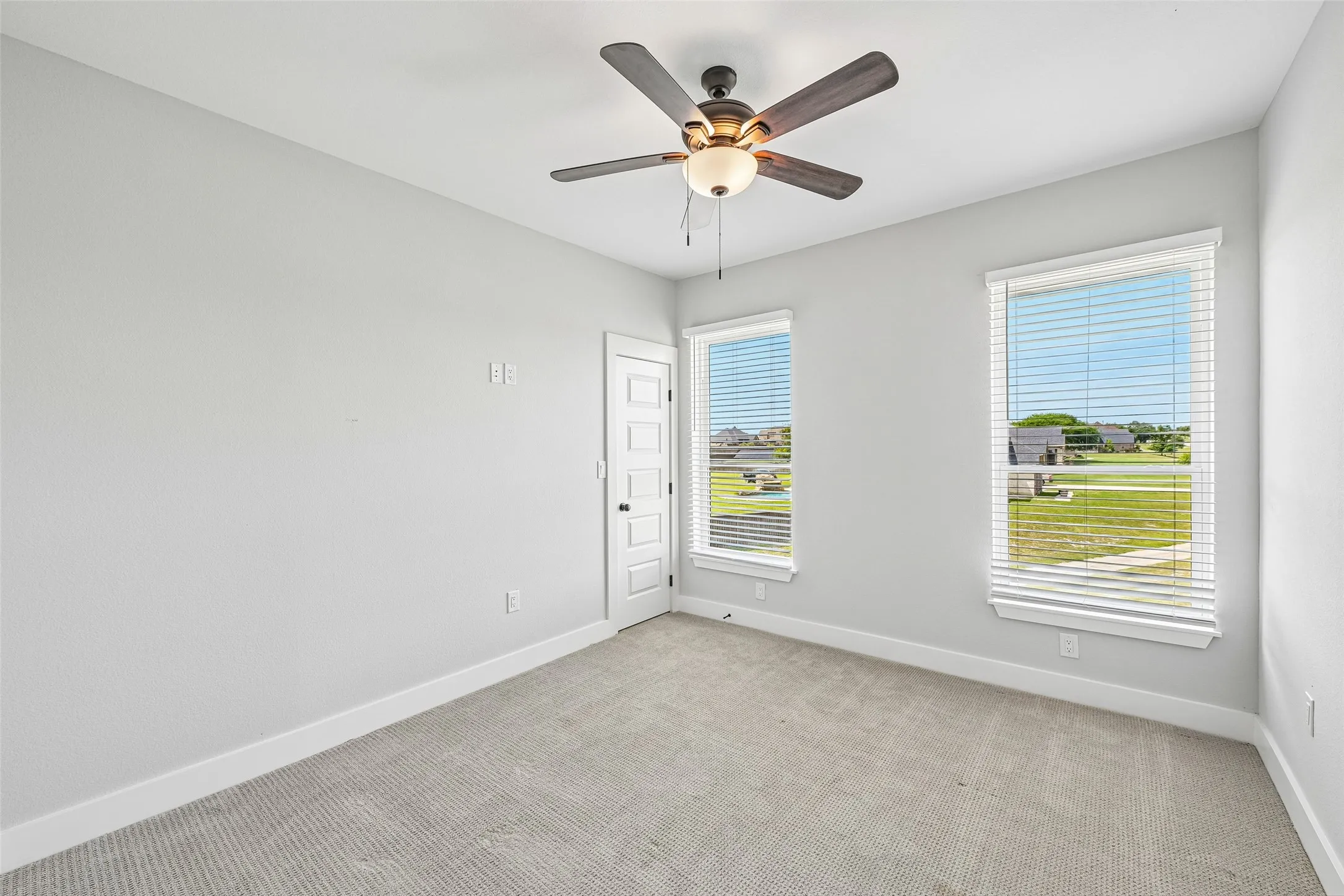 Single Family Residence For Sale in Ellis County , 681 Davenport Drive, Waxahachie, Texas 75167, 5 Bedroom, 4 Bathroom, 2 Garage spaces, 3,503 Sqft, built in 2022, mls#21275430, Real Estate Agent in Waxahachie, Homes For Sale in Ellis county, Homes For Sale in Waxahachie, Realtor in Waxahachie Texas, Real Estate Brokerage Independent Realty Texas, Luminita Cordes Realtor