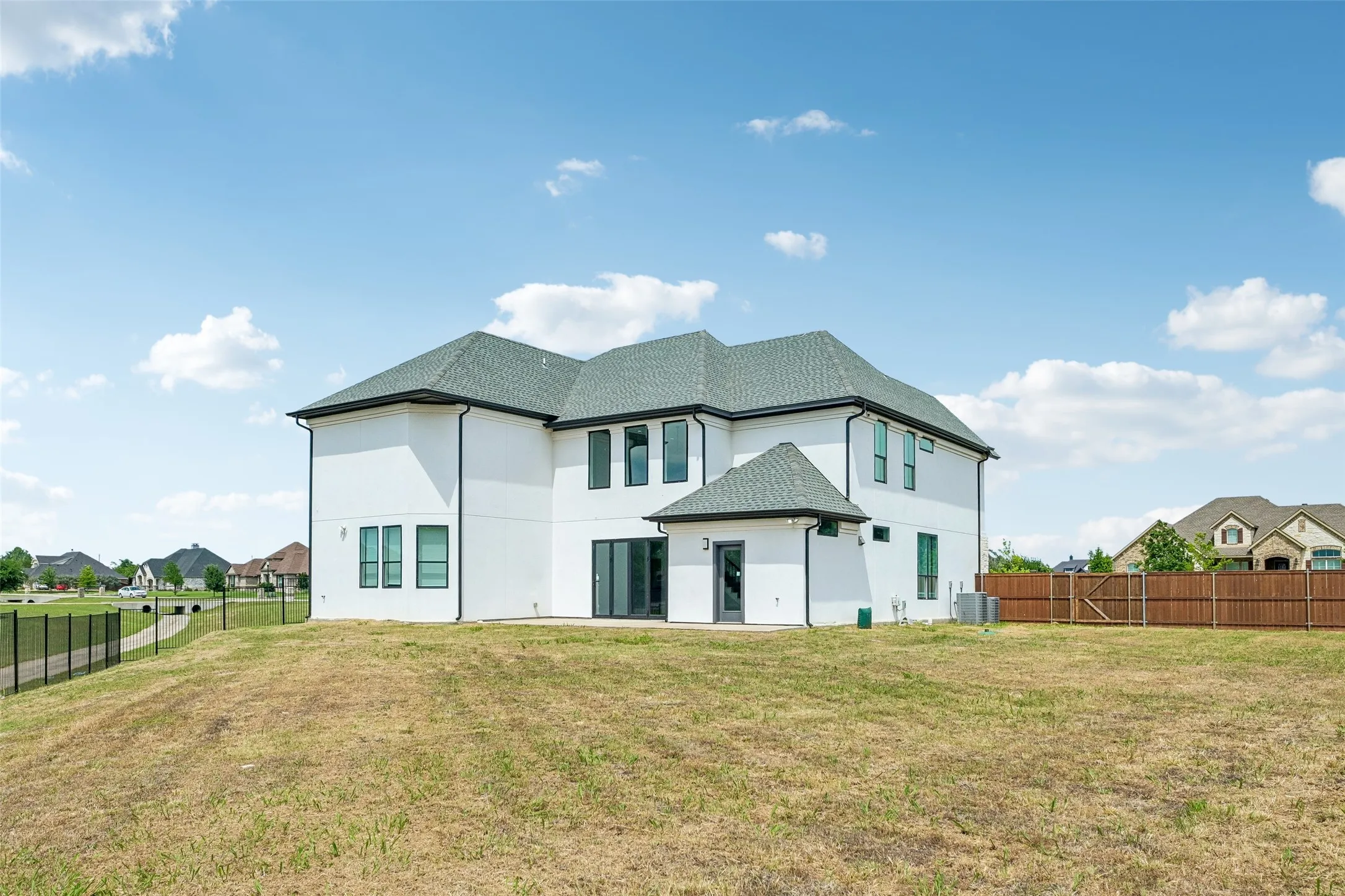 Single Family Residence For Sale in Ellis County , 681 Davenport Drive, Waxahachie, Texas 75167, 5 Bedroom, 4 Bathroom, 2 Garage spaces, 3,503 Sqft, built in 2022, mls#21275430, Real Estate Agent in Waxahachie, Homes For Sale in Ellis county, Homes For Sale in Waxahachie, Realtor in Waxahachie Texas, Real Estate Brokerage Independent Realty Texas, Luminita Cordes Realtor