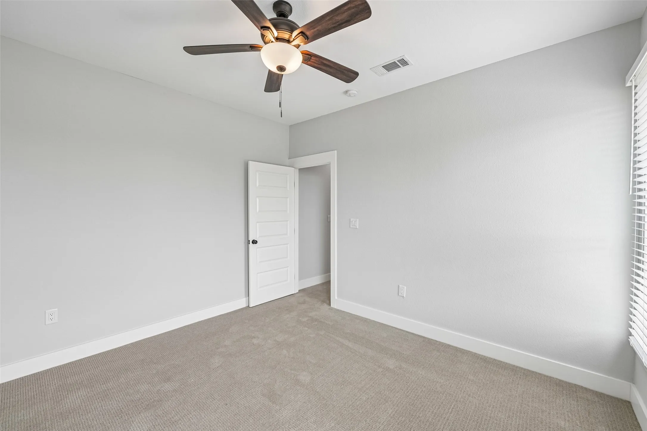 Single Family Residence For Sale in Ellis County , 681 Davenport Drive, Waxahachie, Texas 75167, 5 Bedroom, 4 Bathroom, 2 Garage spaces, 3,503 Sqft, built in 2022, mls#21275430, Real Estate Agent in Waxahachie, Homes For Sale in Ellis county, Homes For Sale in Waxahachie, Realtor in Waxahachie Texas, Real Estate Brokerage Independent Realty Texas, Luminita Cordes Realtor